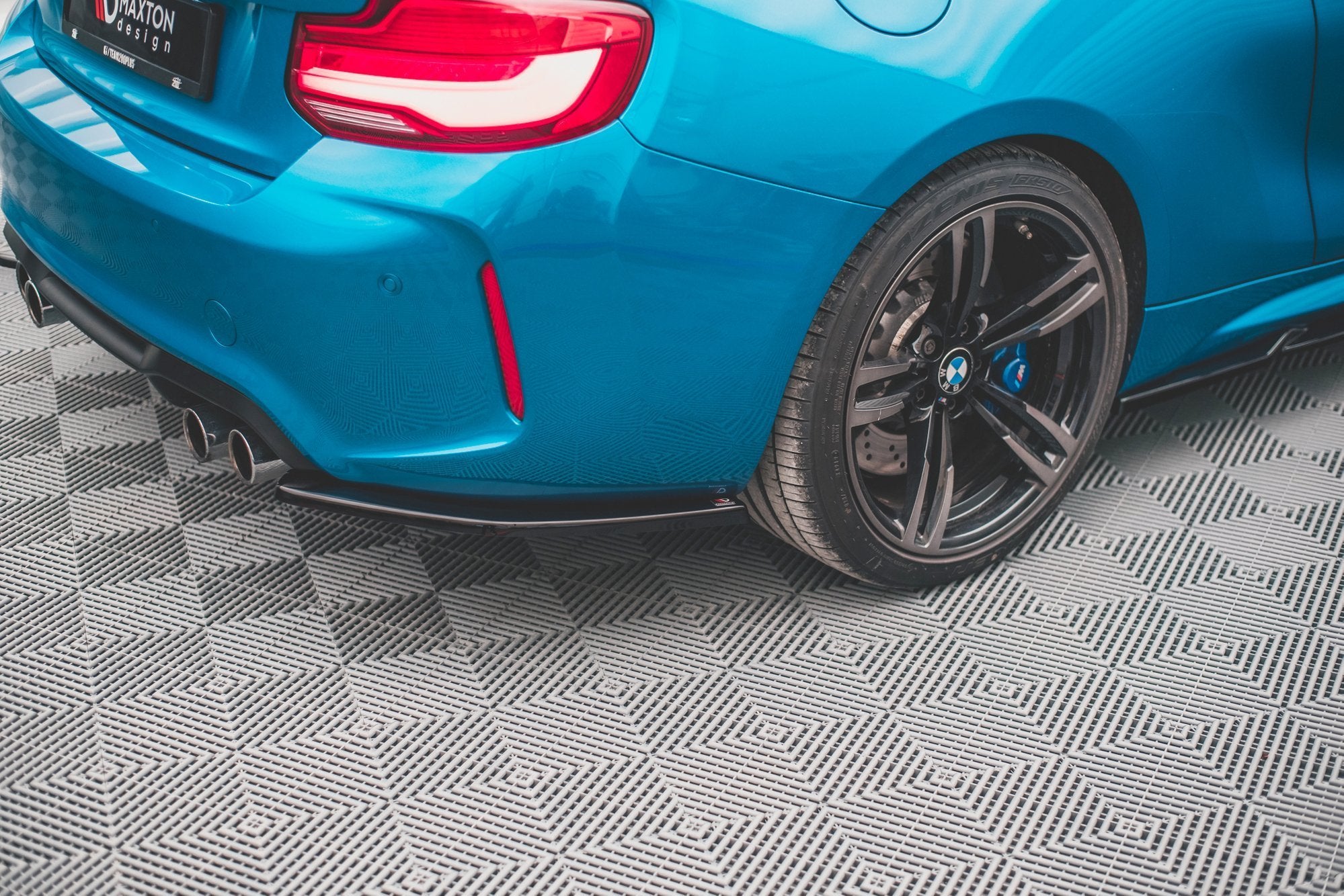 Maxton Design Heck Ansatz Flaps Diffusor V.2 passend für BMW M2 F87 schwarz Hochglanz