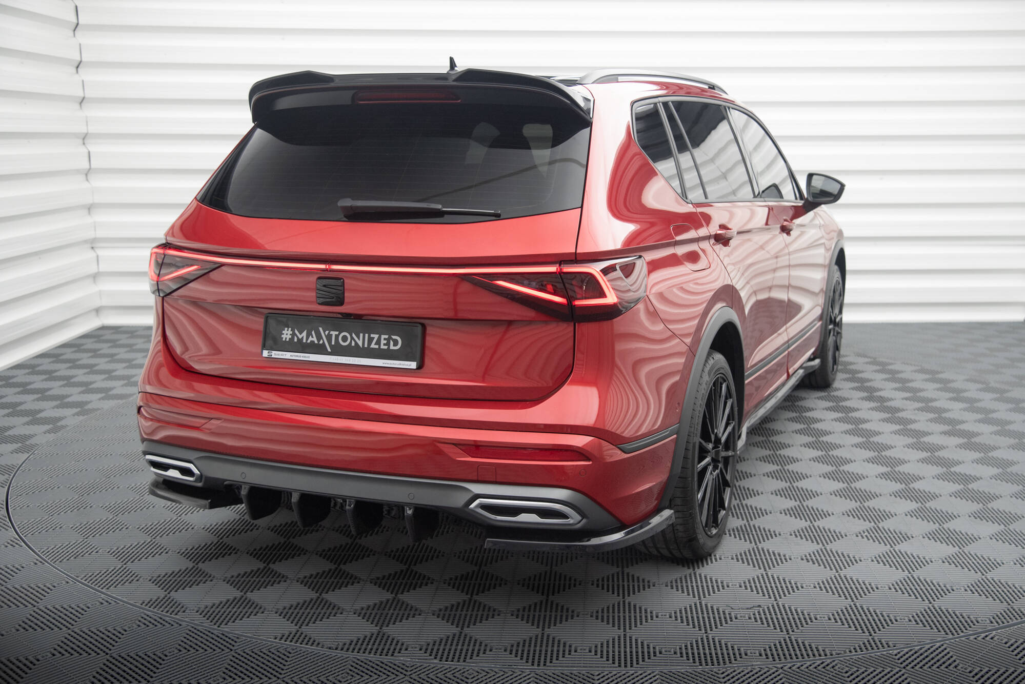 Maxton Design Spoiler CAP 3D passend für Seat Tarraco FR Mk1 schwarz Hochglanz
