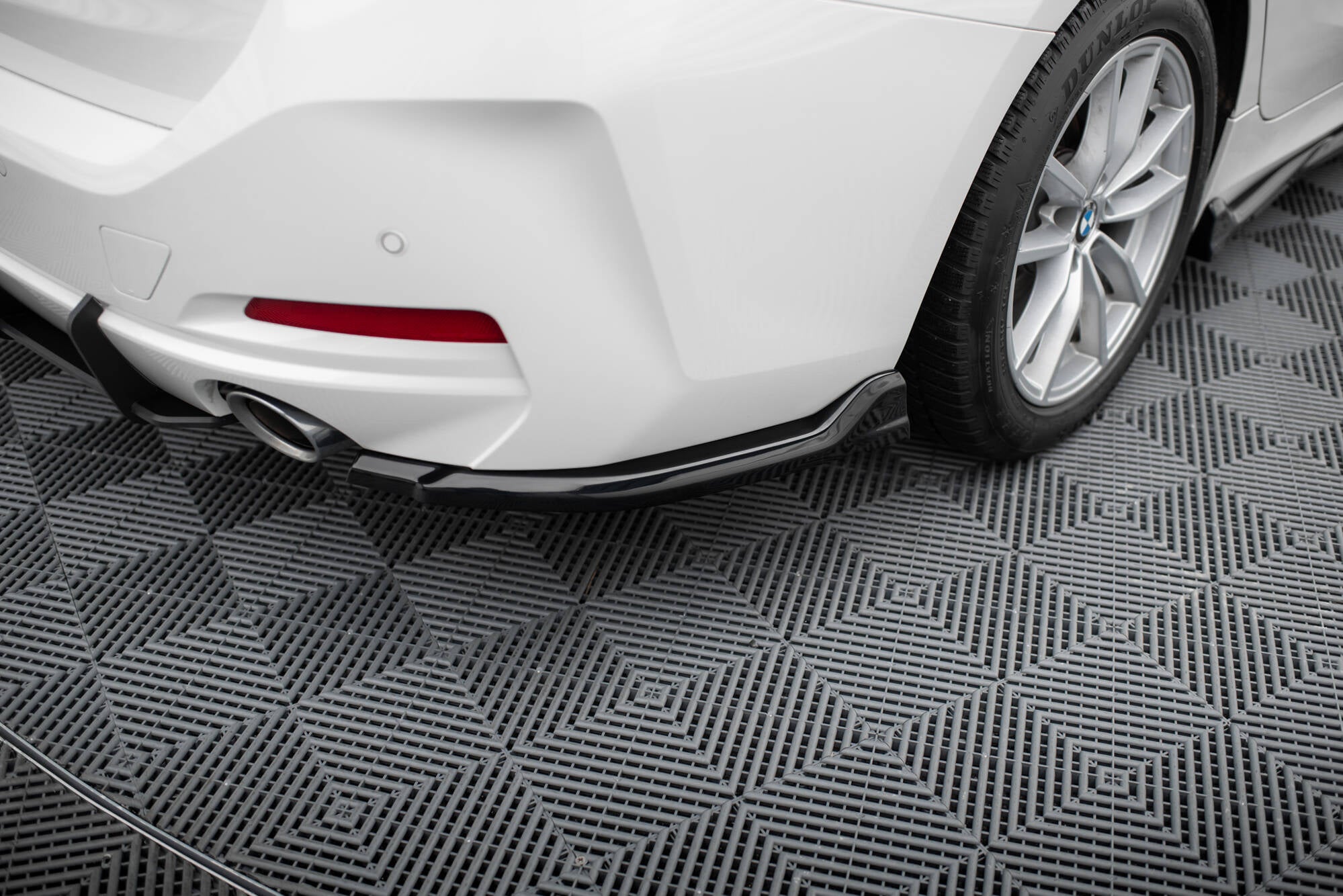 Maxton Design Heck Ansatz Flaps Diffusor passend für BMW 3er Limousine / Touring G20 / G21 Facelift schwarz Hochglanz