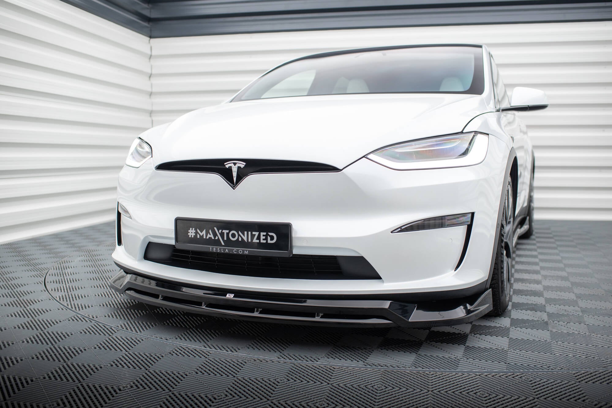 Maxton Design Street+ Spoilerlippe Front Ansatz V.1 passend für Tesla Model X Mk1 Facelift schwarz Hochglanz