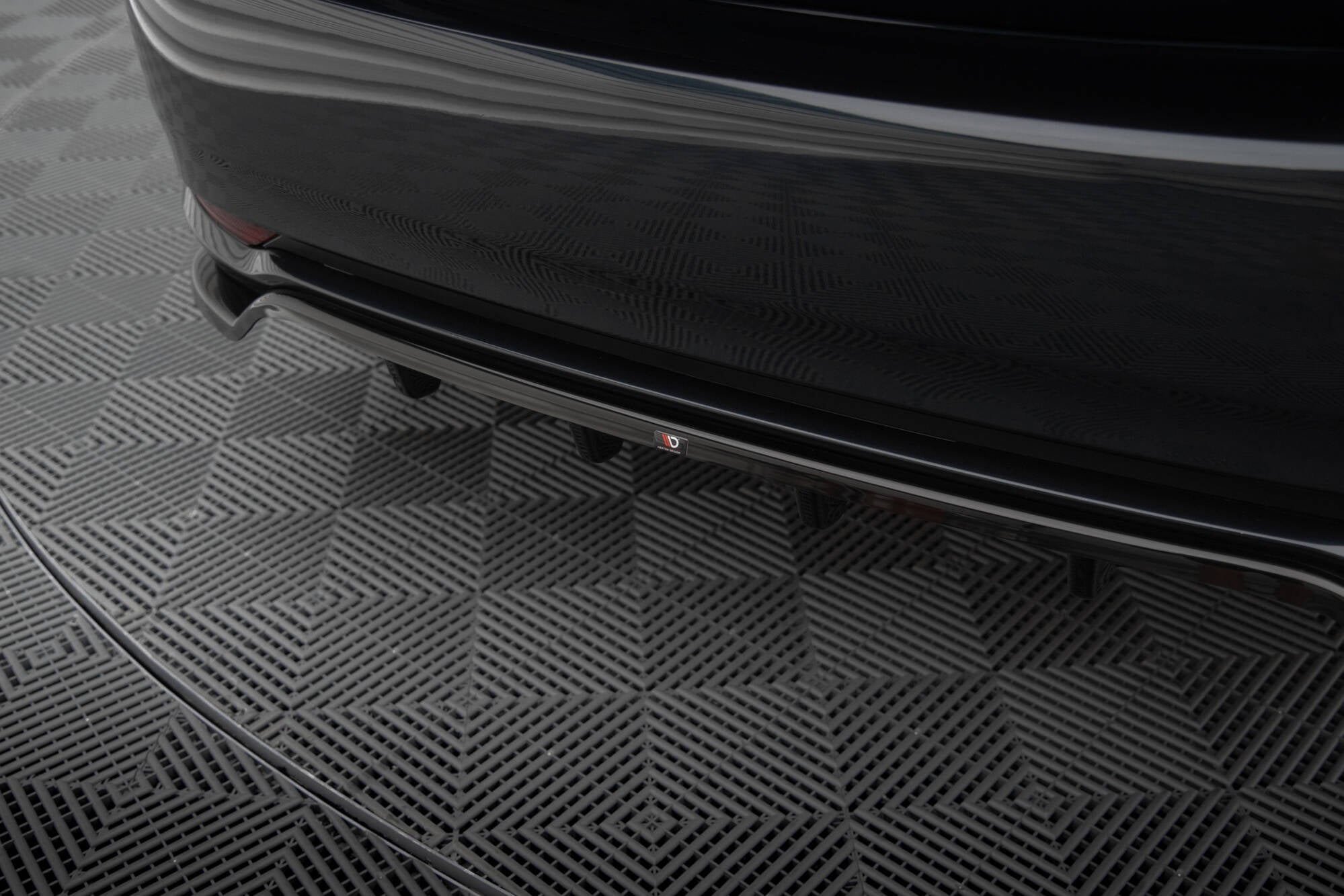 Maxton Design Street+ Mittlerer Diffusor RACE passend für Toyota Avensis Limousine Mk3 Facelift schwarz Hochglanz