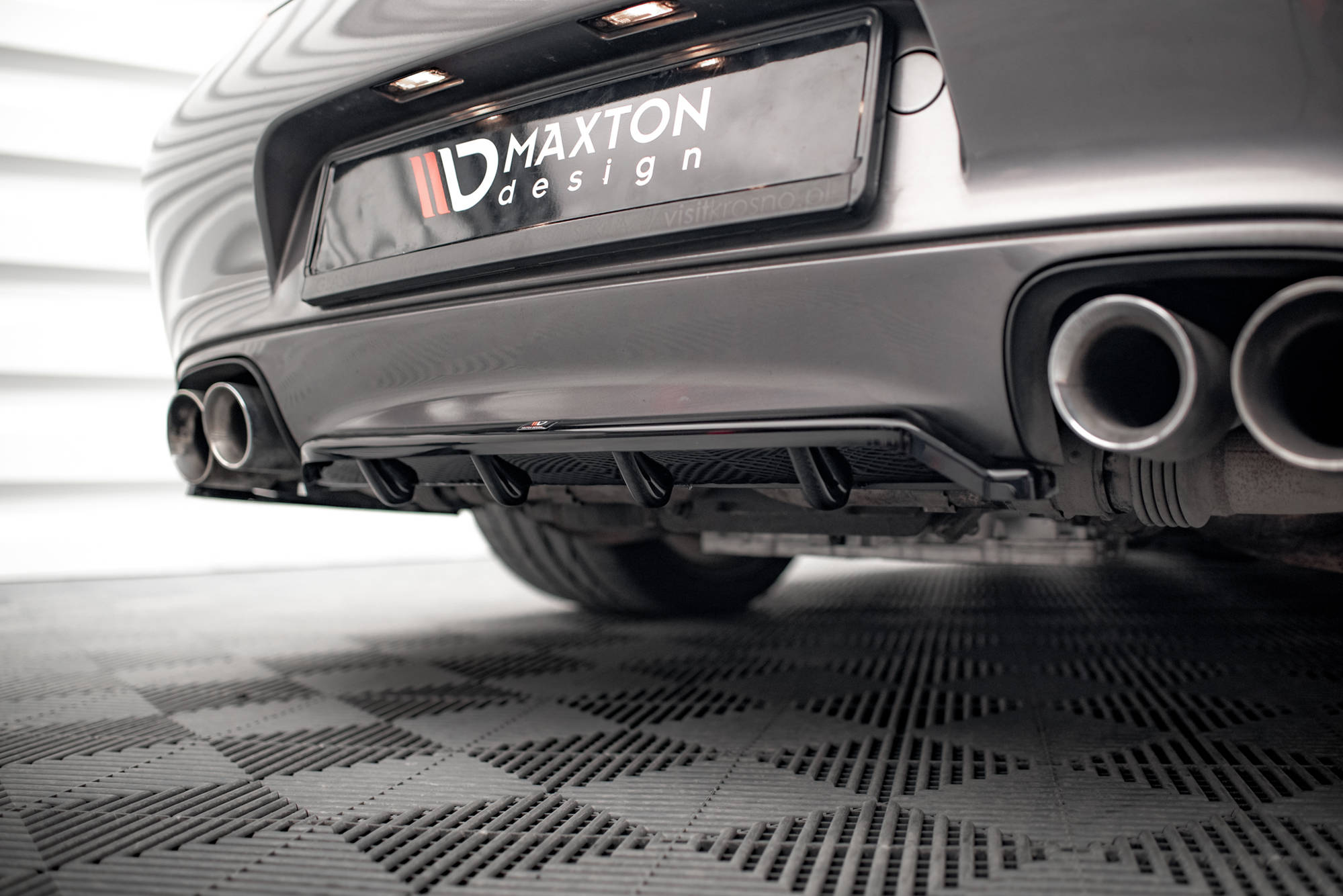 Maxton Design Street+ Mittlerer Diffusor RACE passend für Porsche 911 Carrera / Carrera GTS 997 Facelift schwarz Hochglanz