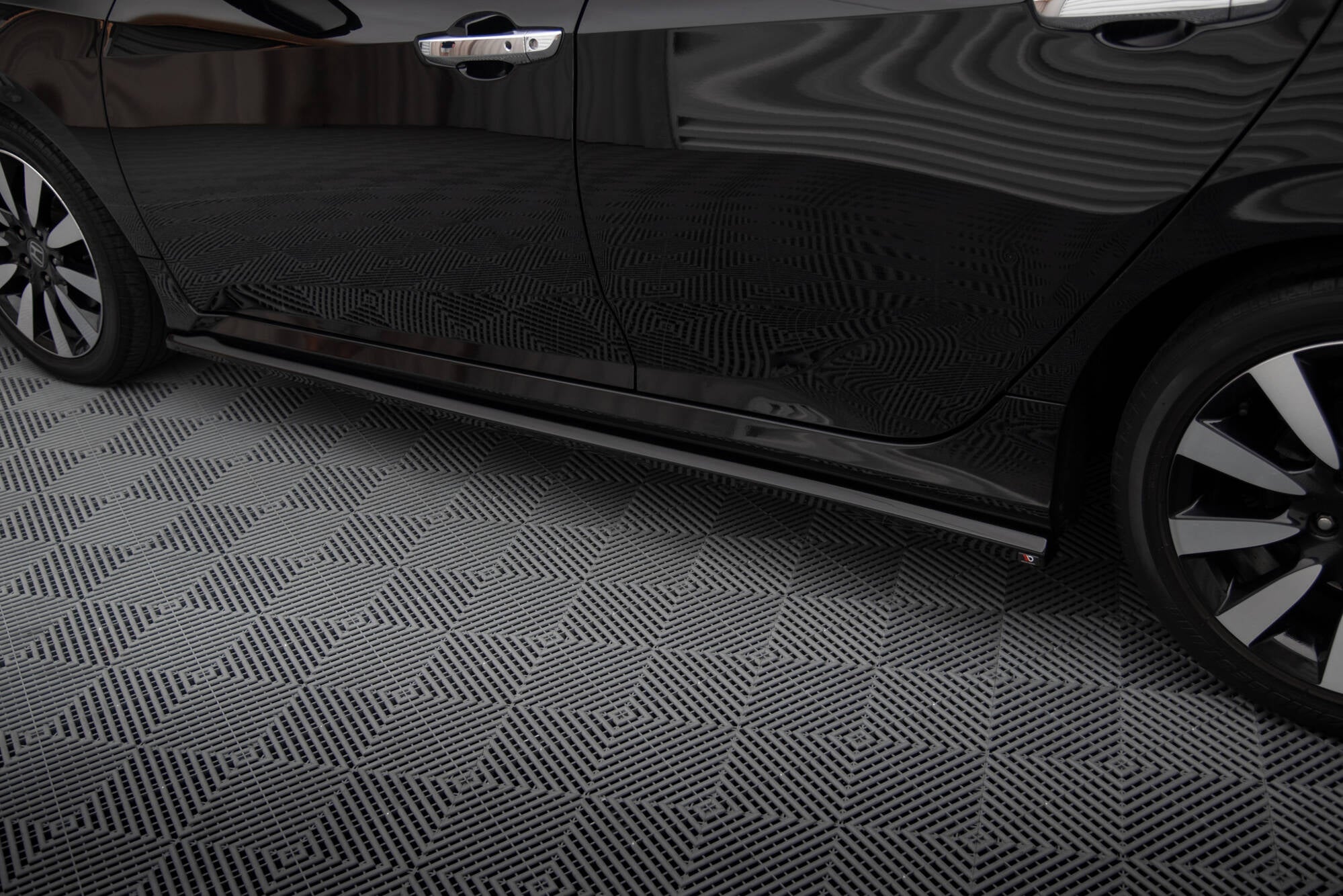 Maxton Design Street+ Seitenschweller Leisten passend für Honda Civic Limousine Mk10 / Mk10 Facelift schwarz Hochglanz