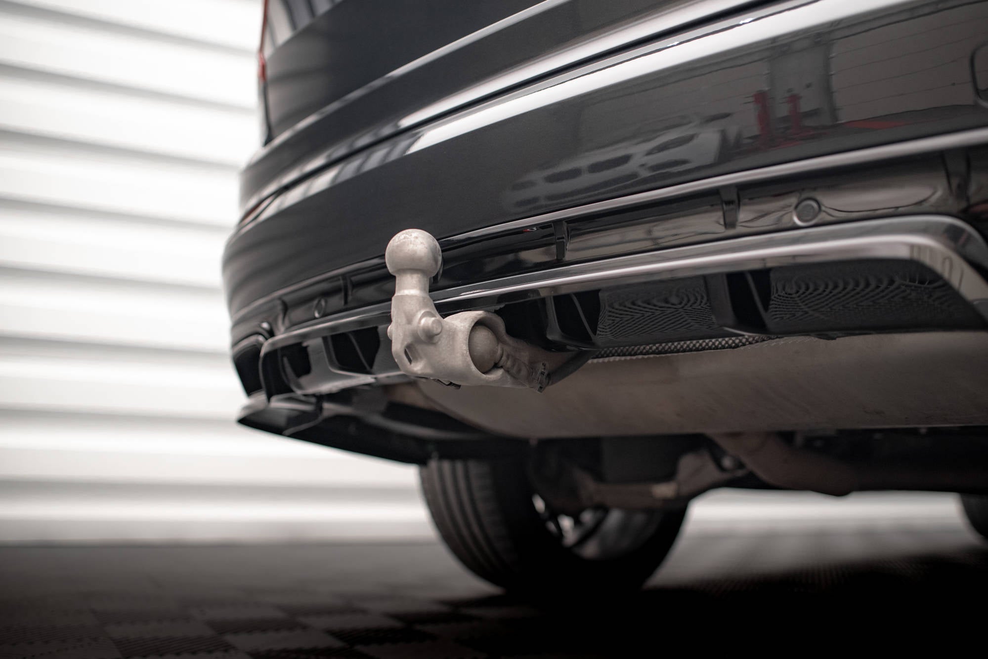 Maxton Design Street+ Mittlerer Diffusor RACE passend für Volvo XC90 R-Design Mk2 / Mk2 Facelift schwarz Hochglanz