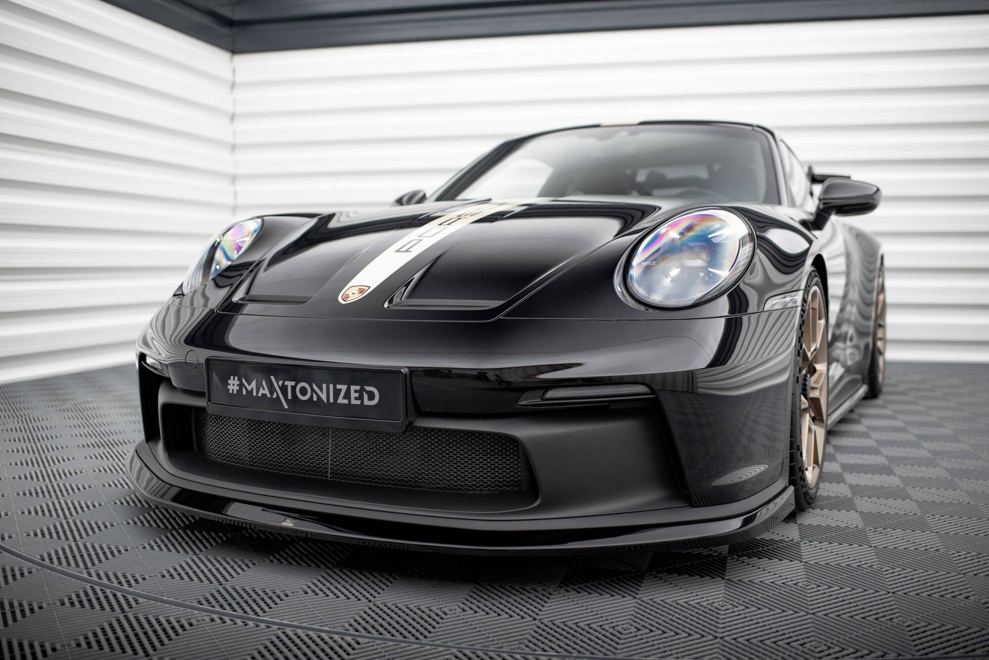 Maxton Design Street+ Spoilerlippe Front Ansatz passend für Porsche 911 992 GT3 schwarz Hochglanz