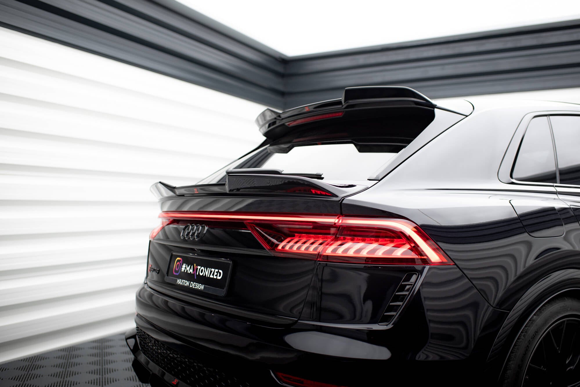 Maxton Design Niedriger Spoiler CAP 3D passend für Audi RSQ8 Mk1 Facelift schwarz Hochglanz