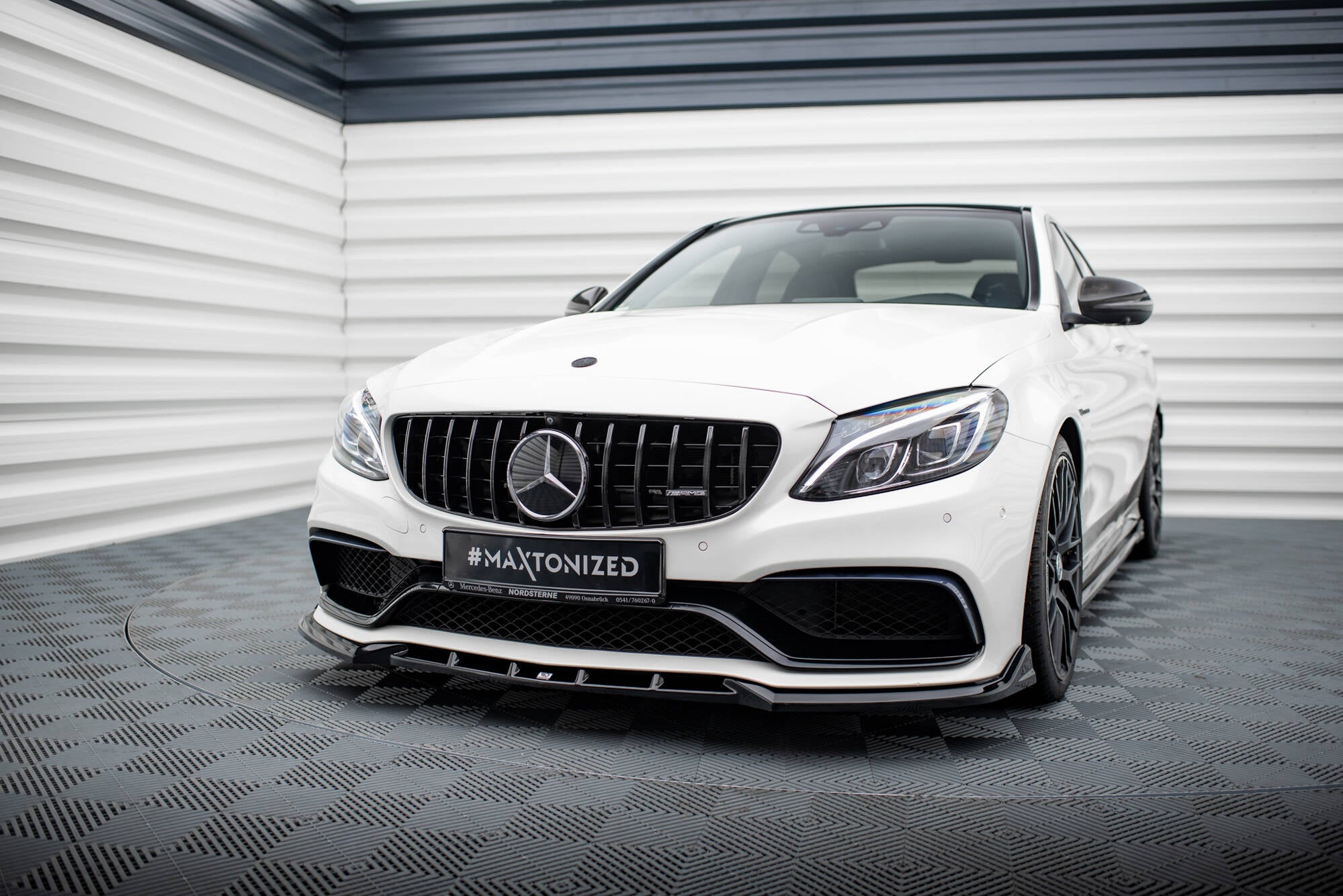 Maxton Design Street+ Spoilerlippe Front Ansatz V.2 passend für Mercedes-AMG C63 Limousine / Kombi W205 / S205 schwarz Hochglanz