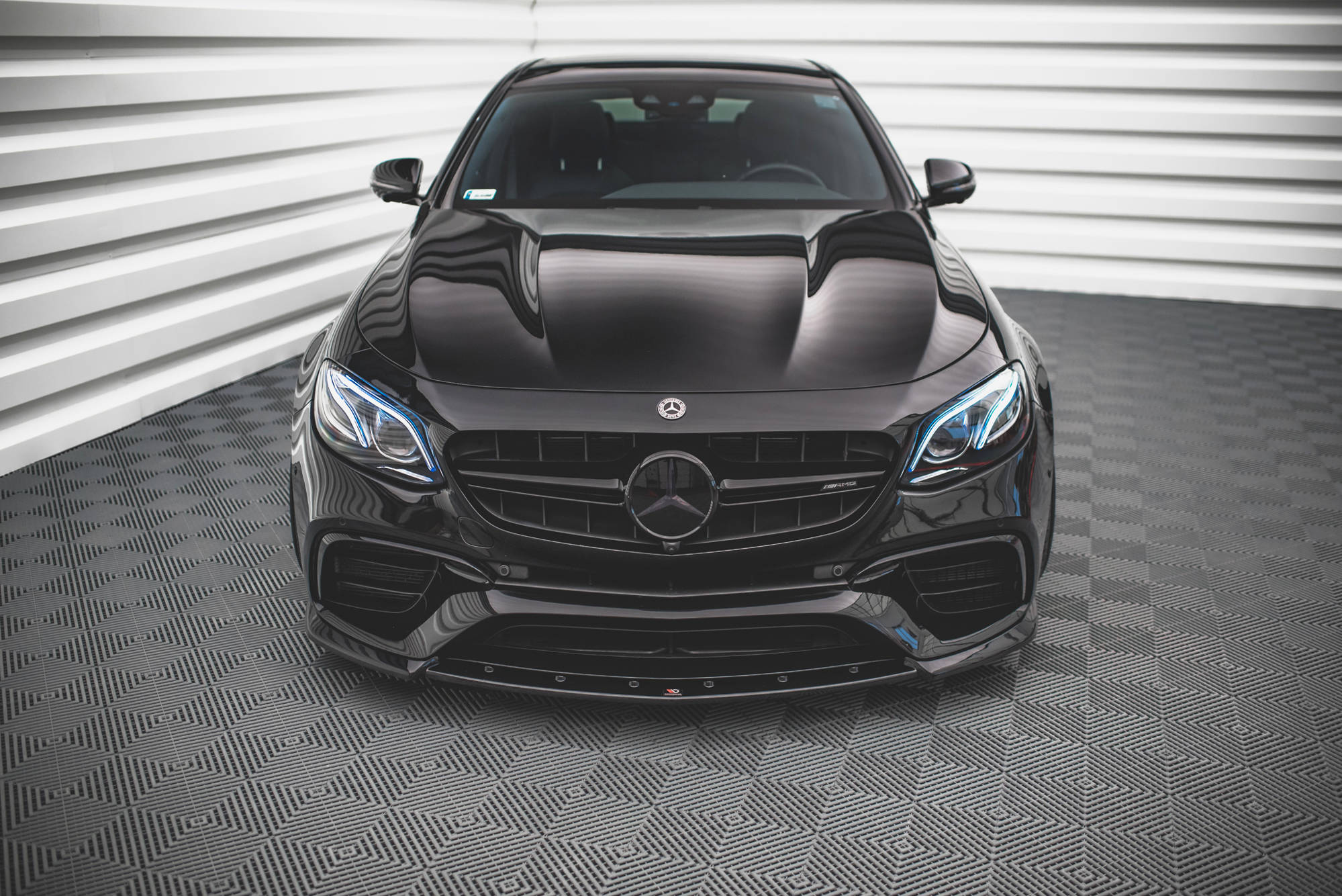 Maxton Design Street+ Spoilerlippe Front Ansatz V.3 passend für Mercedes-Benz E63 AMG Kombi/Limousine S213/W213 schwarz Hochglanz