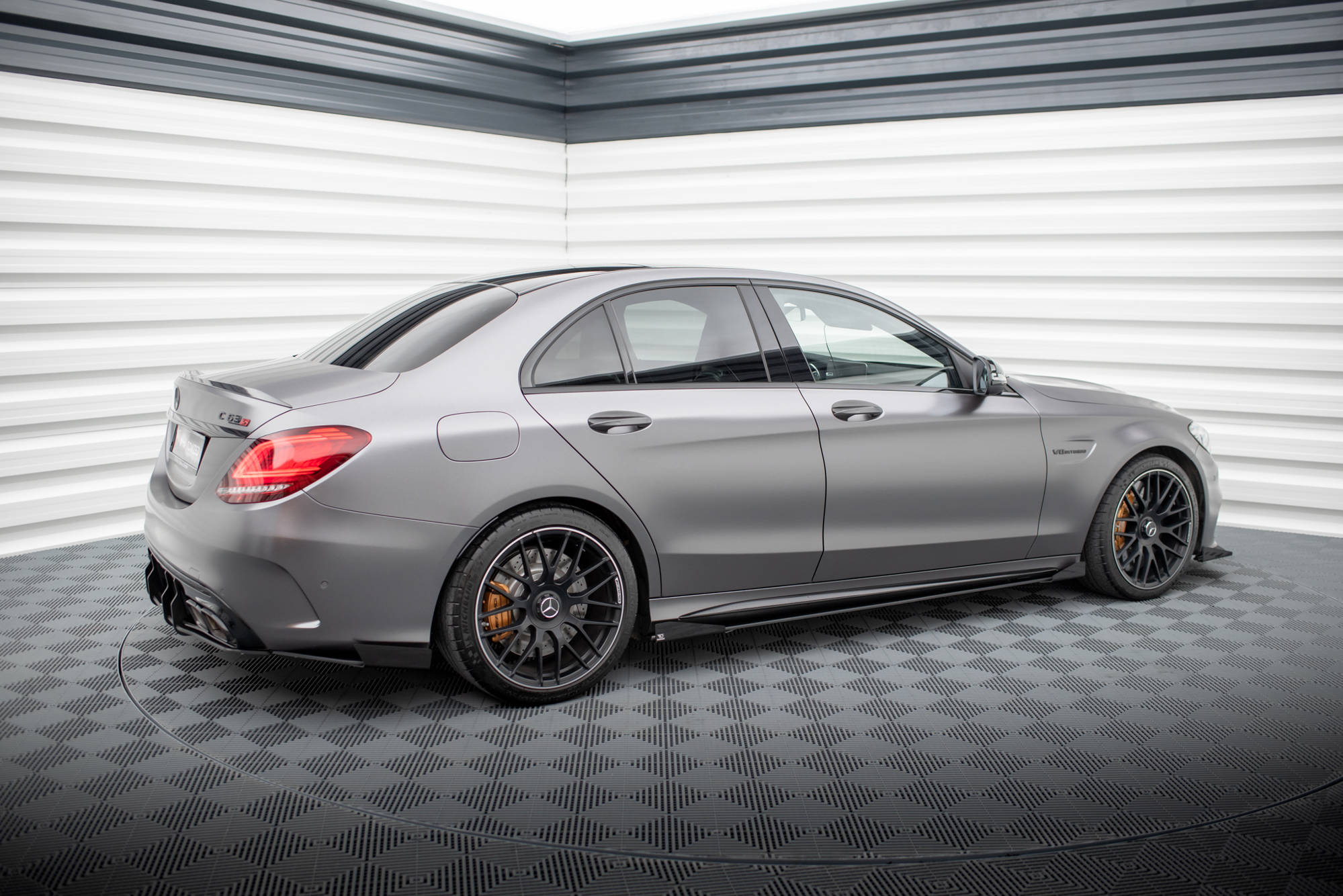 Maxton Design Street Pro Street+ Seitenschweller Leisten + Flaps passend für Mercedes-AMG C63 Limousine / Kombi W205 Facelift schwarz Hochglanz