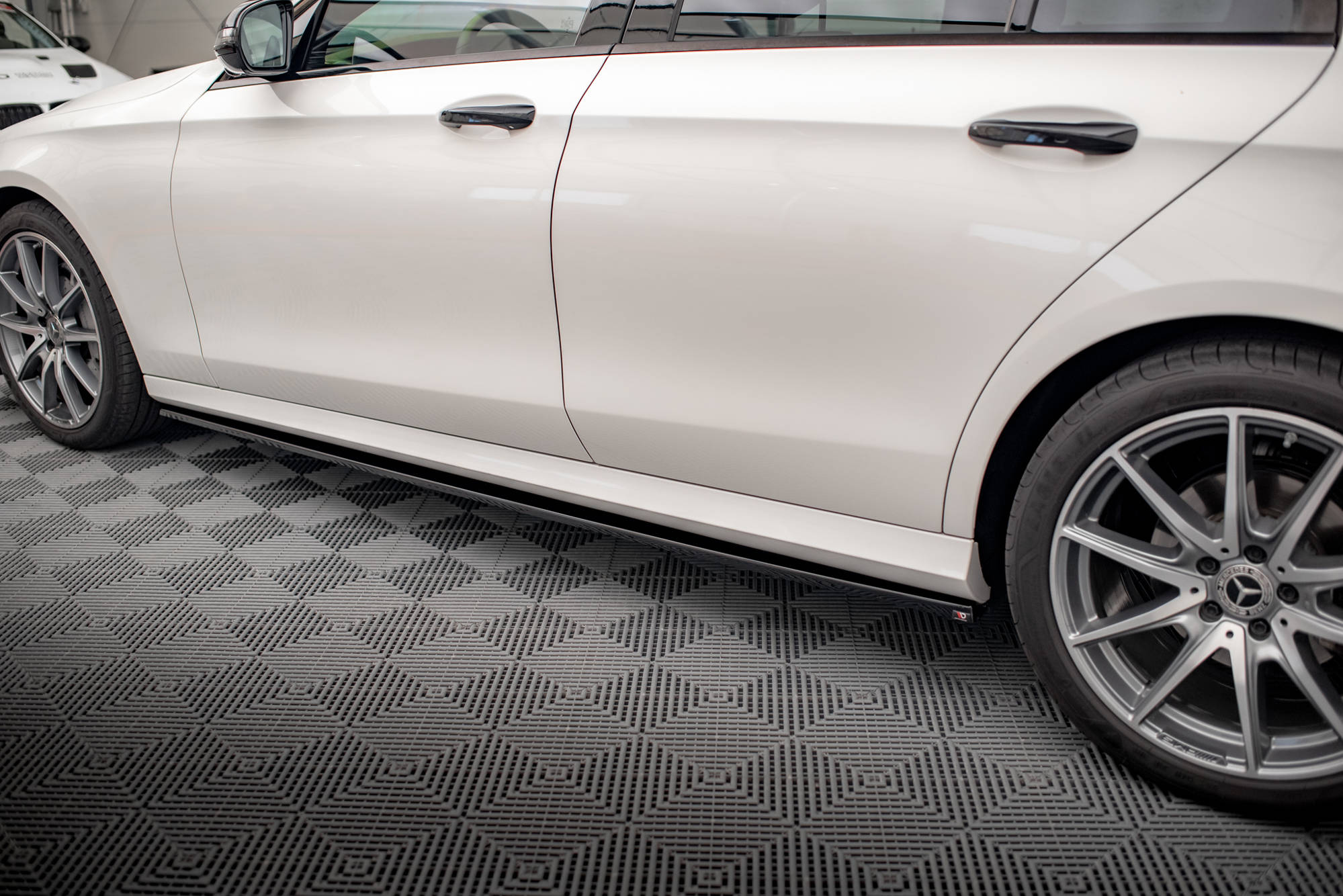 Maxton Design Street+ Seitenschweller Leisten passend für Mercedes-Benz E AMG-Line W213 Facelift schwarz Hochglanz