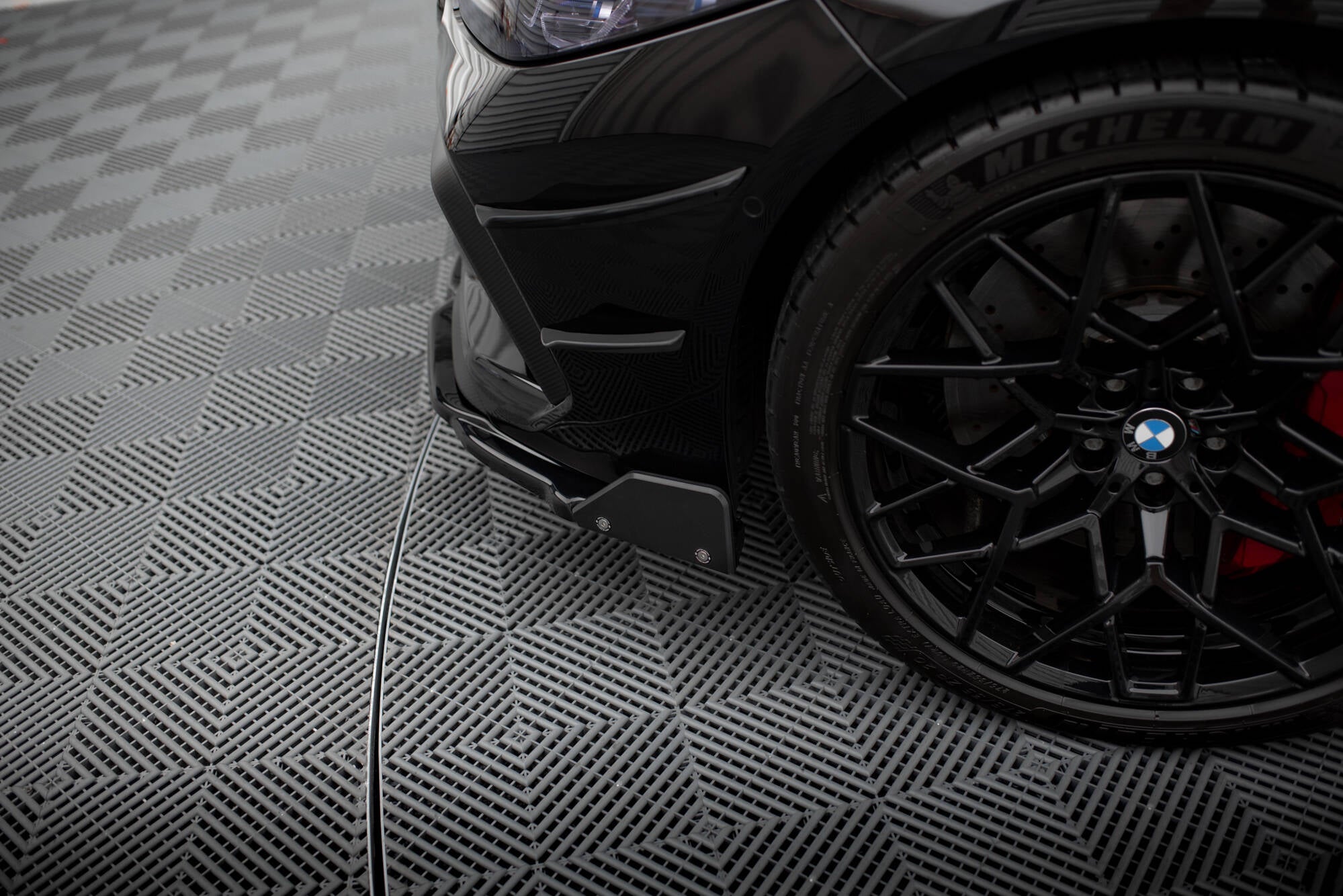 Maxton Design Street+ Spoilerlippe Front Ansatz V.1 + Flaps passend für BMW M8 Gran Coupe F93 / Coupe F92