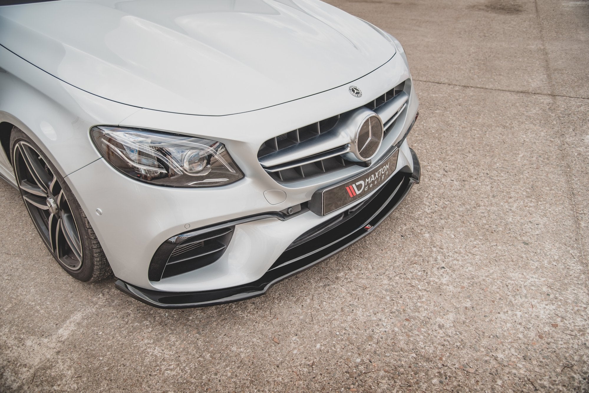 Maxton Design Street+ Spoilerlippe Front Ansatz V.1 passend für Mercedes-Benz E63 AMG Kombi/Limousine S213/W213 schwarz Hochglanz