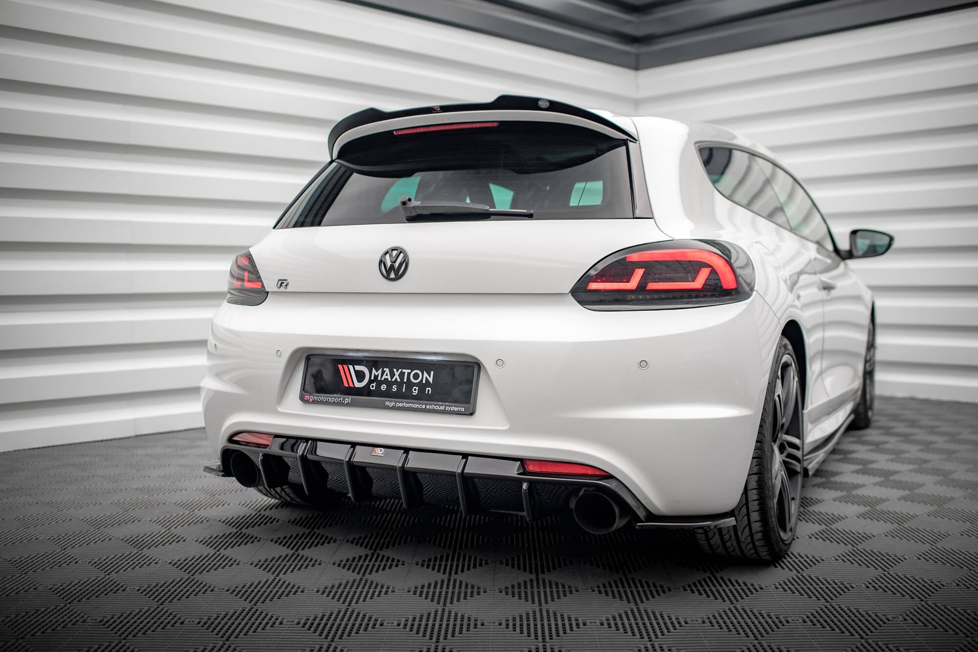 Maxton Design Diffusor Heck Ansatz V.1 passend für VW Scirocco R Mk3 schwarz Hochglanz