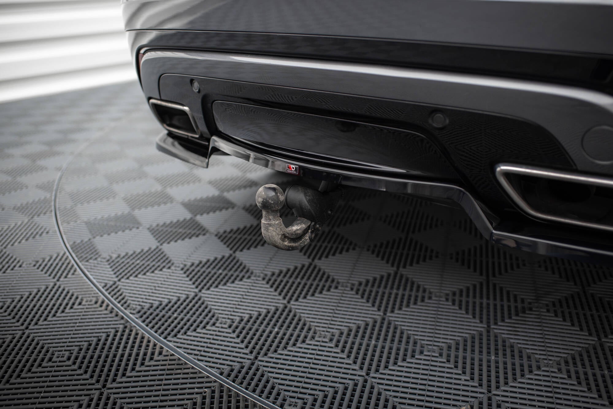 Maxton Design Street+ Mittlerer Diffusor RACE passend für V.1 Land Rover Range Rover Velar R-Dynamic Mk1 schwarz Hochglanz