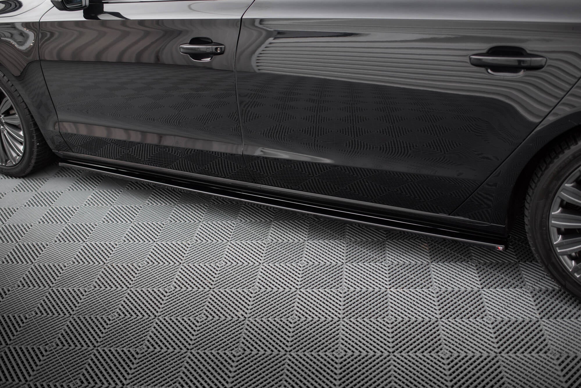 Maxton Design Street+ Seitenschweller Leisten passend für Audi A8 Lang D4 schwarz Hochglanz