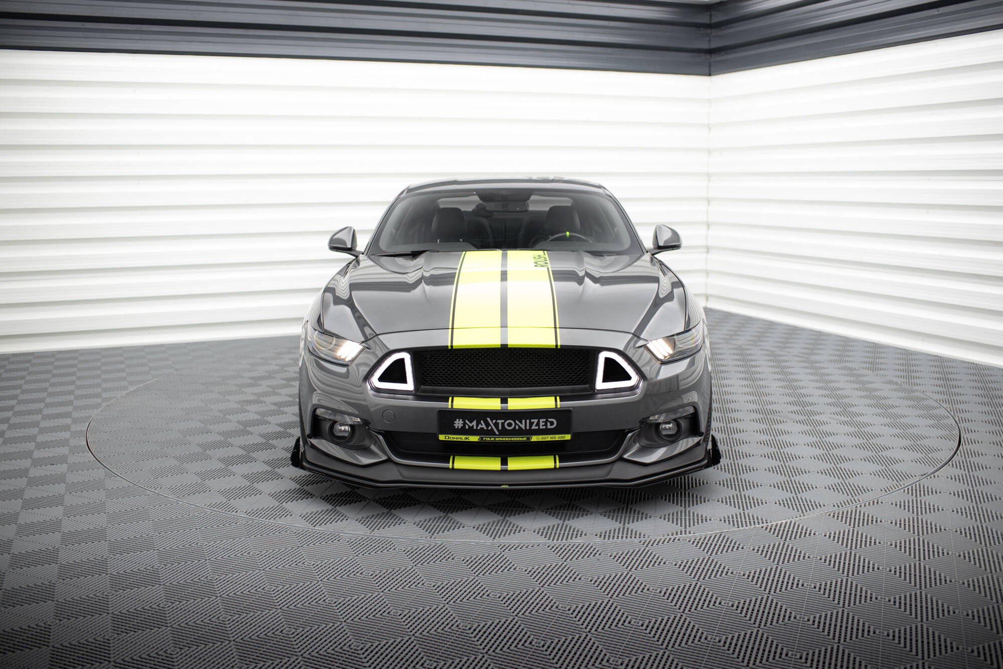 Maxton Design Street Pro Street+ Spoilerlippe Front Ansatz + Flaps passend für Ford Mustang GT Mk6 schwarz Hochglanz