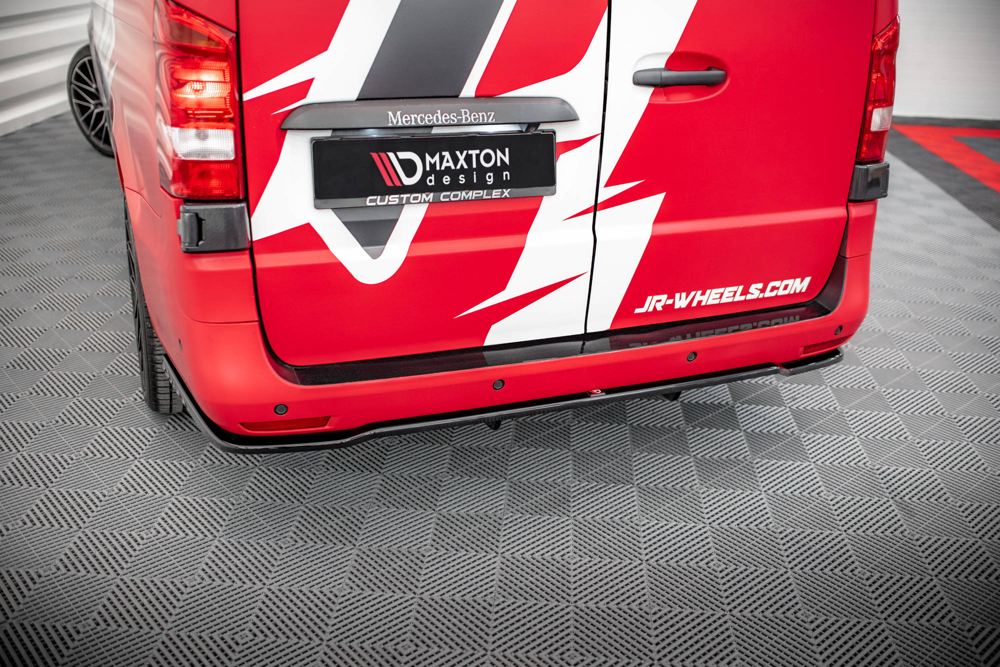 Maxton Design Street+ Mittlerer Diffusor RACE passend für Mercedes-Benz Vito Extra Long W447 schwarz Hochglanz
