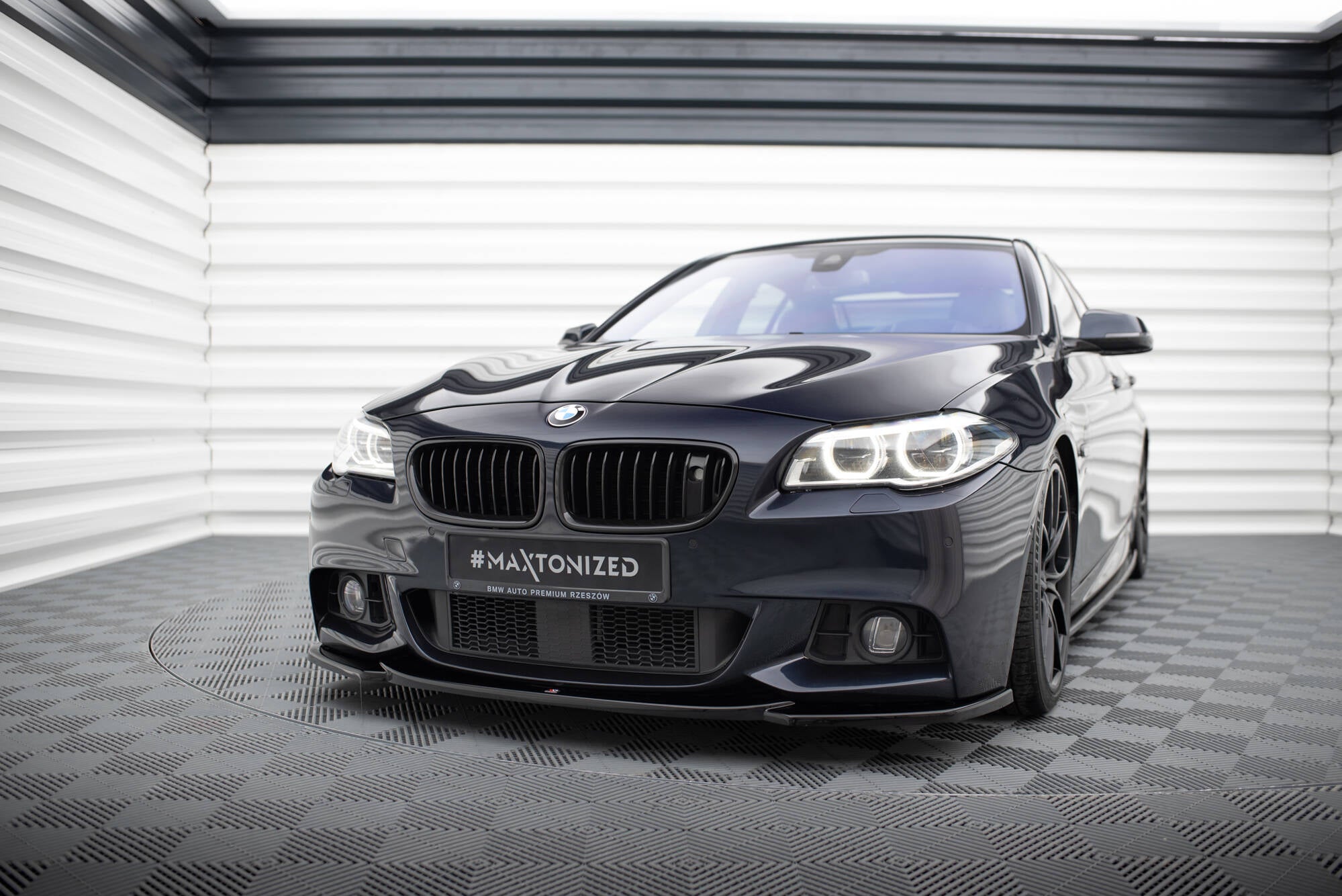 Maxton Design Street+ Spoilerlippe Front Ansatz V.4 passend für BMW 5er F10/F11 M-Paket schwarz Hochglanz