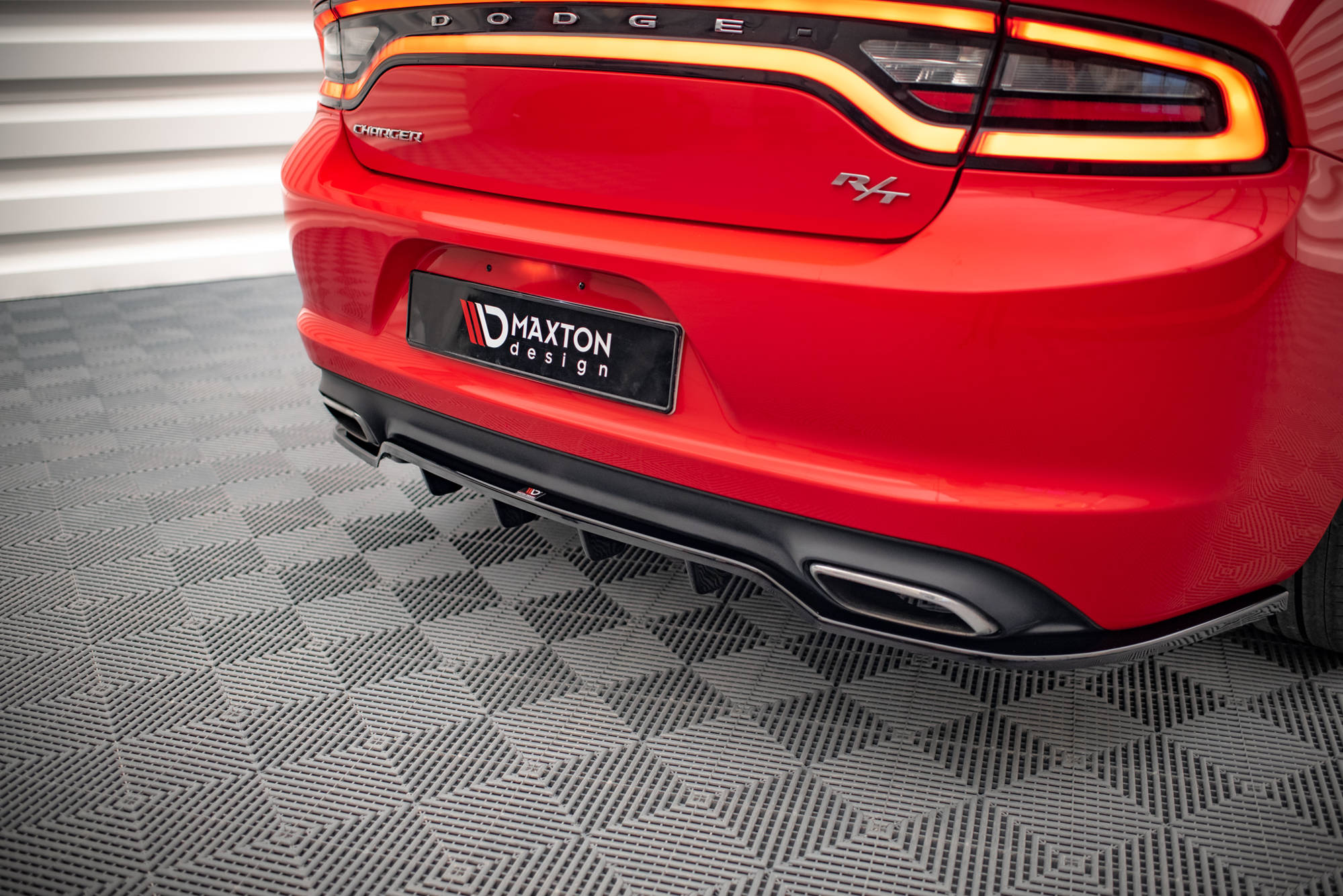 Maxton Design Street+ Mittlerer Diffusor RACE passend für Dodge Charger RT Mk7 Facelift schwarz Hochglanz