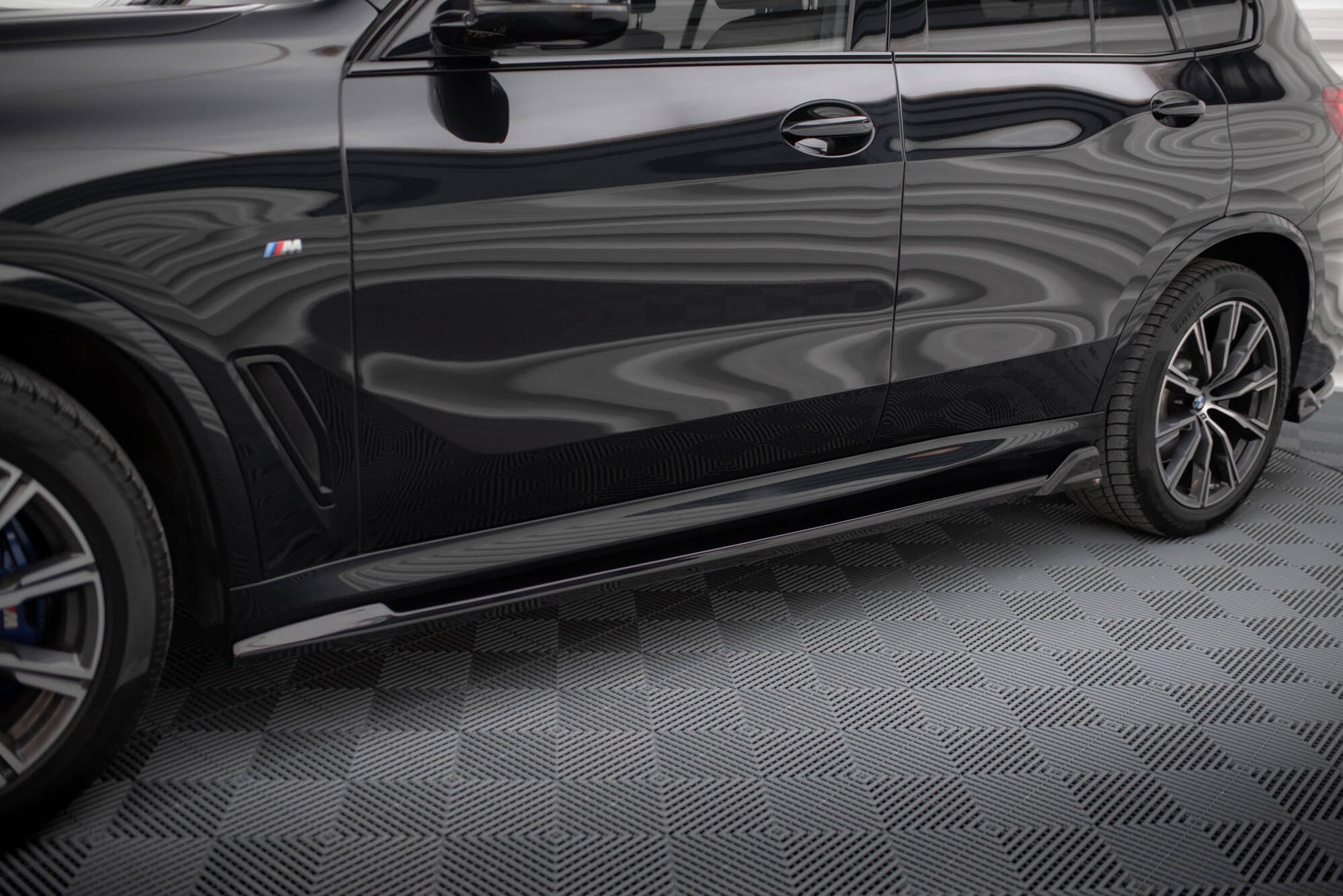Maxton Design Street+ Seitenschweller Leisten V.2 passend für BMW X5 M-Paket G05 schwarz Hochglanz