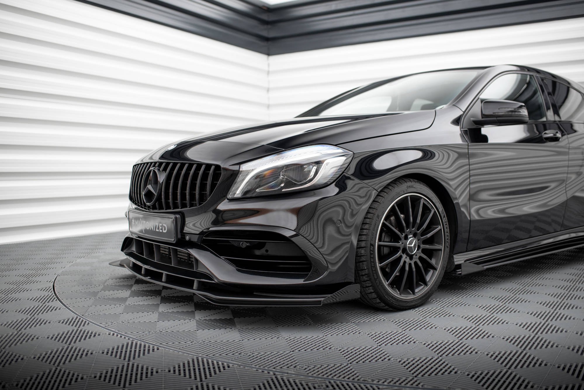 Maxton Design Front Stoßstange Flaps passend für Mercedes-Benz A AMG-Line W176 Facelift schwarz Hochglanz