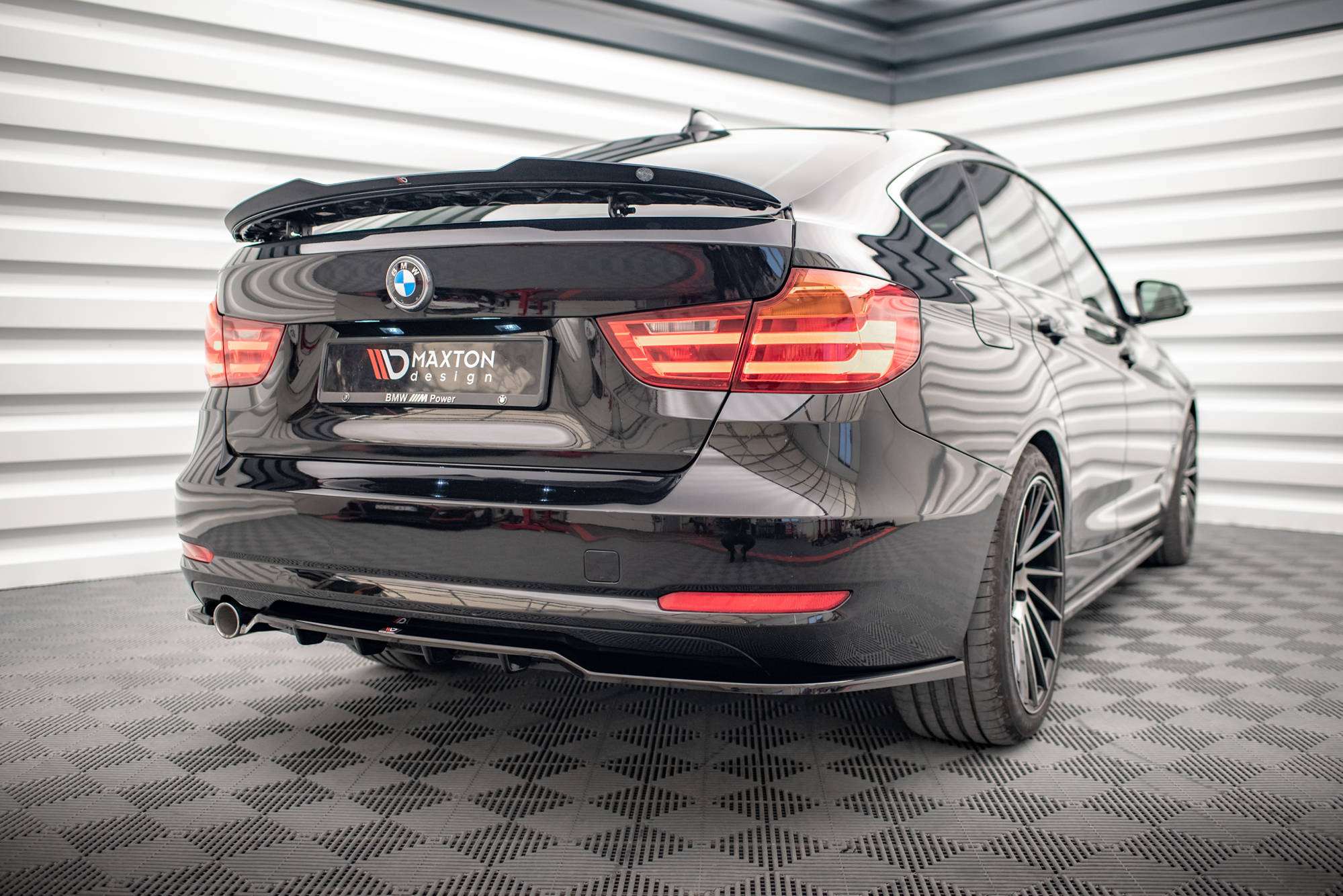 Maxton Design Street+ Mittlerer Diffusor RACE passend für BMW 3er GT F34 schwarz Hochglanz