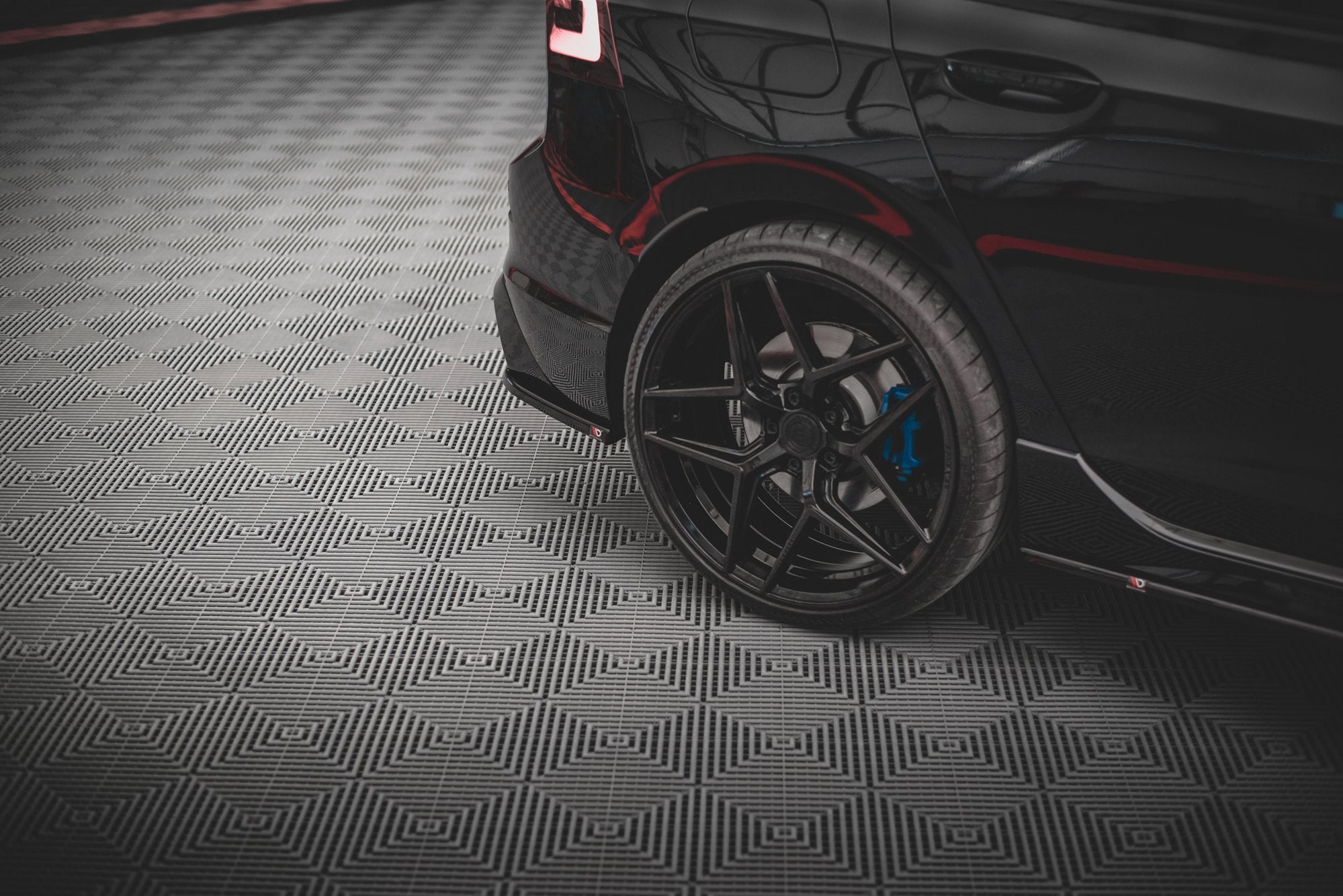 Maxton Design Heck Ansatz Flaps Diffusor V.3 für Volkswagen Golf R Mk8 Carbon Look