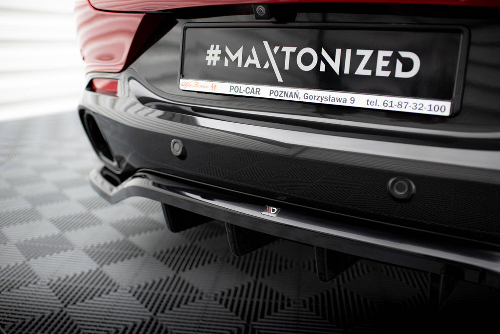Maxton Design Street+ Mittlerer Diffusor RACE passend für Alfa Romeo Tonale Mk1 schwarz Hochglanz