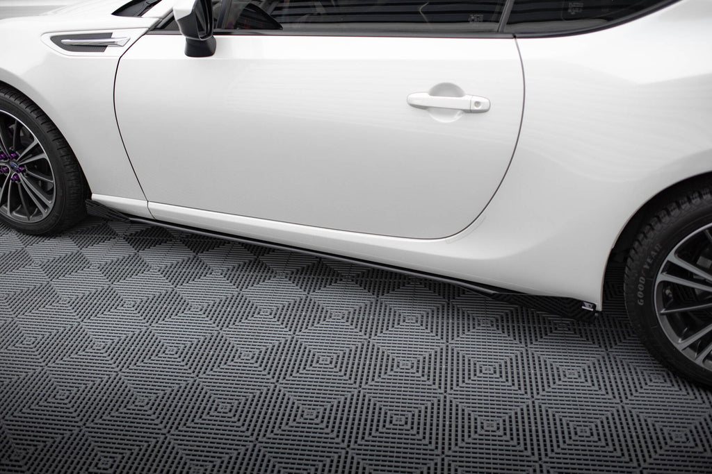 Maxton Design Street Pro Street+ Seitenschweller Leisten + Flaps passend für Subaru BRZ Mk1 / Mk1 Facelift schwarz Hochglanz