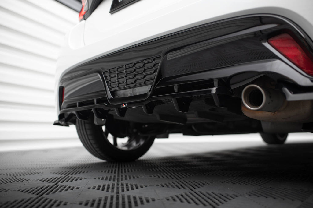 Maxton Design Street+ Mittlerer Diffusor RACE passend für Toyota Yaris GR Sport Mk4 schwarz Hochglanz