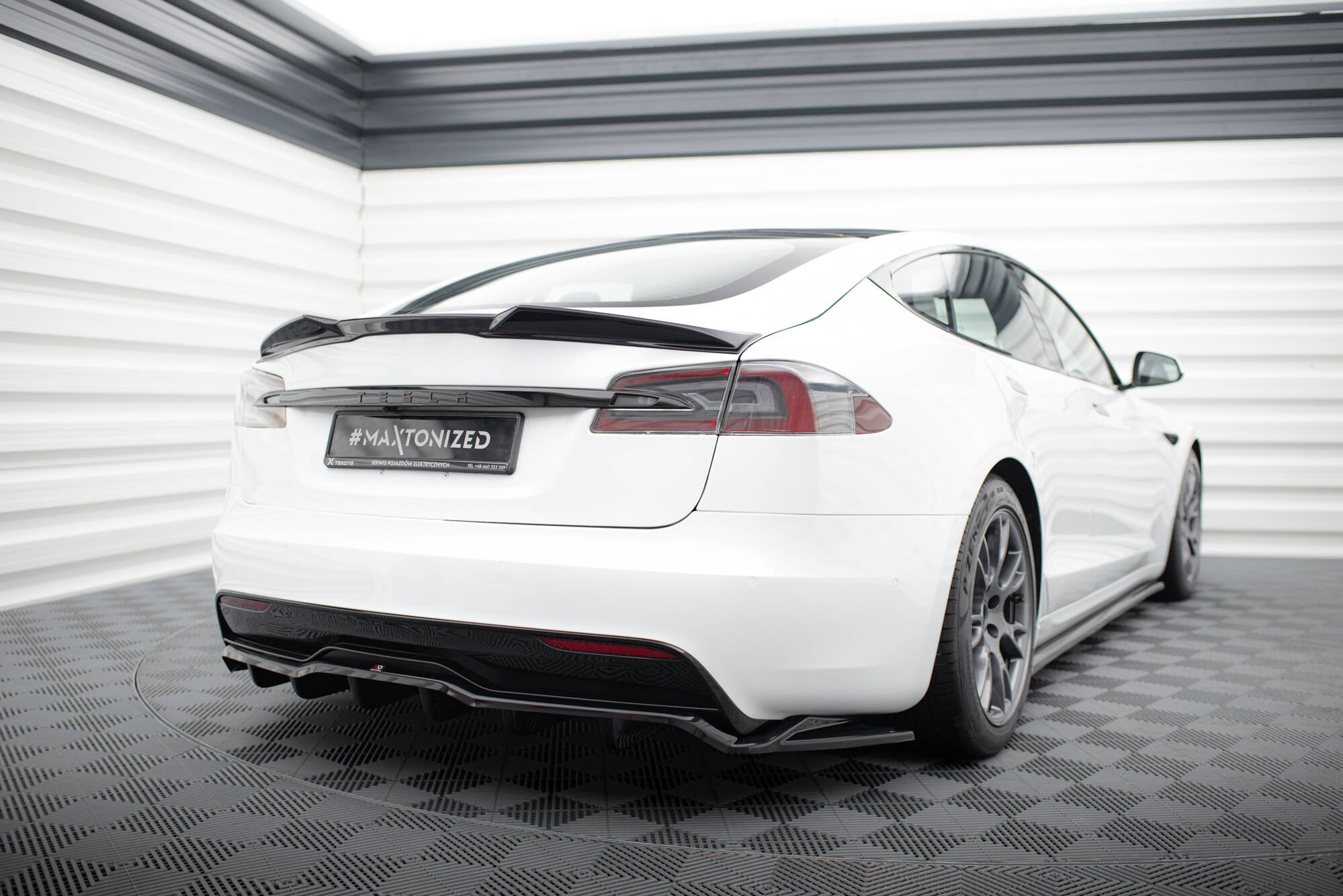 Maxton Design Spoiler CAP 3D passend für Tesla Model S Plaid Mk1 Facelift schwarz Hochglanz