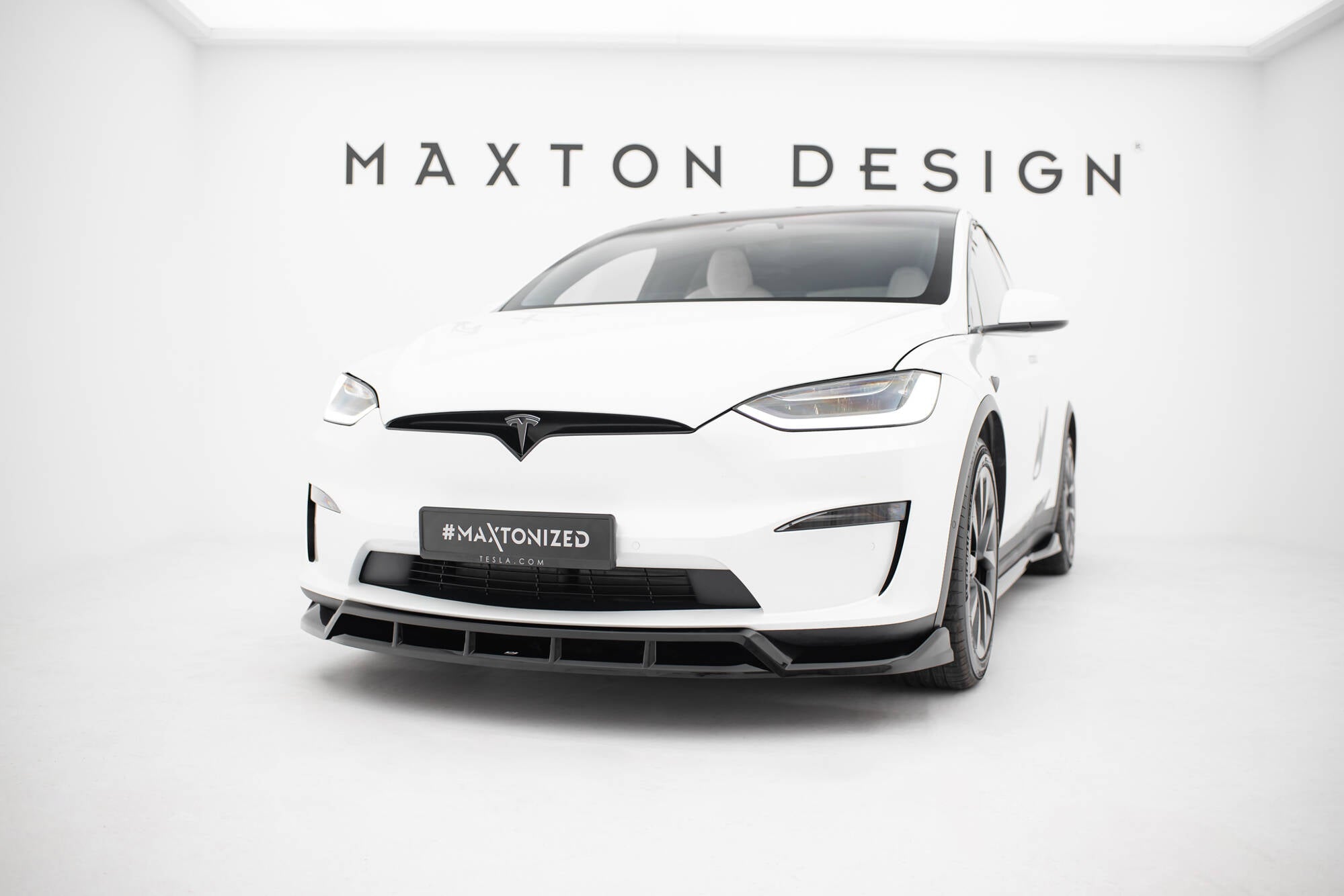 Maxton Design Street+ Spoilerlippe Front Ansatz V.3 passend für Tesla Model X Mk1 Facelift schwarz Hochglanz
