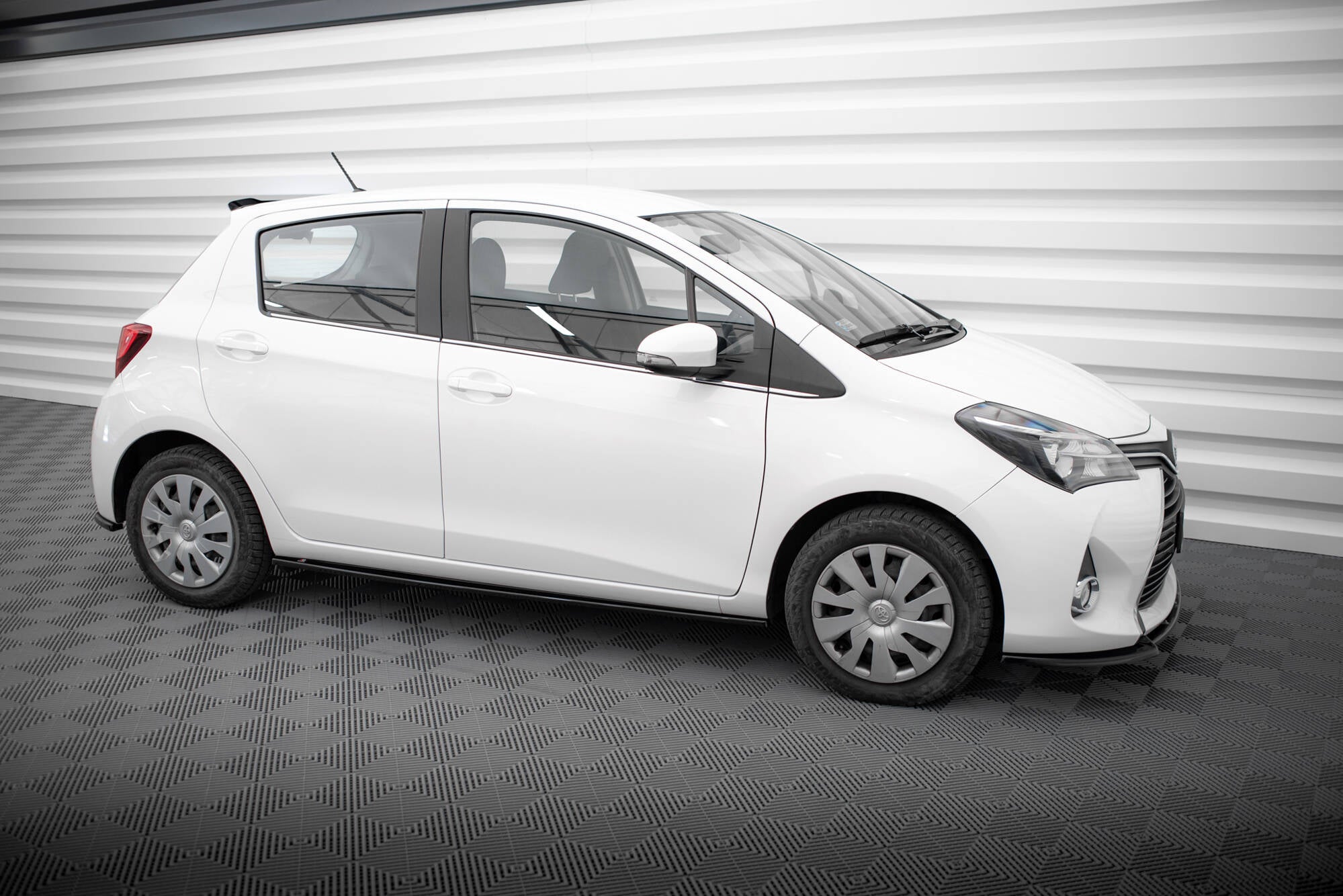 Maxton Design Street+ Seitenschweller Leisten passend für Toyota Yaris Mk3 Facelift schwarz Hochglanz