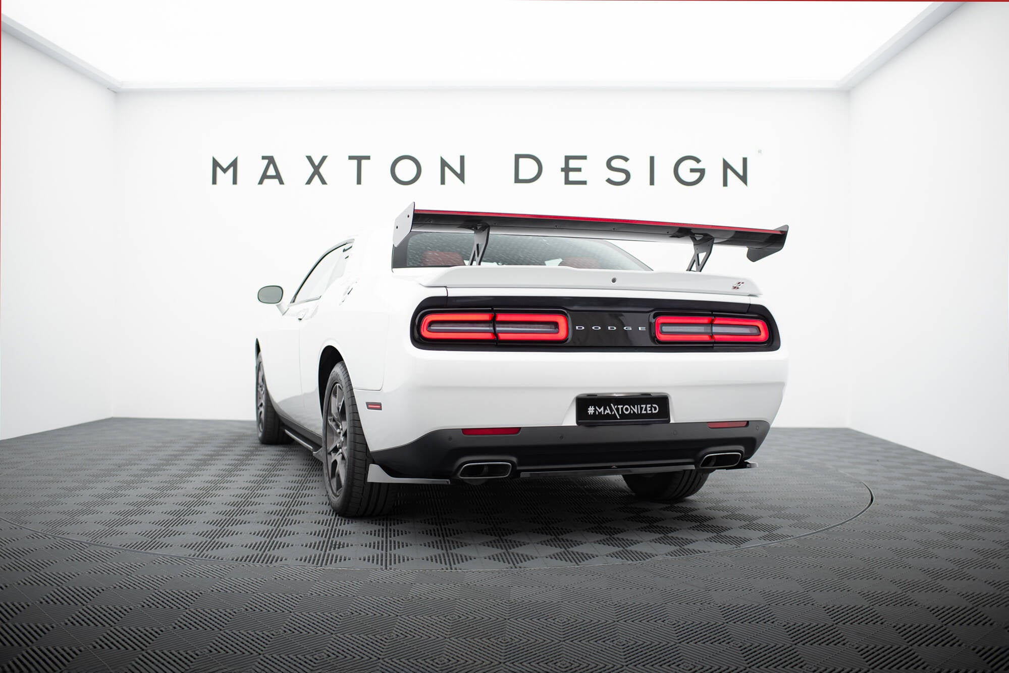 Maxton Design Carbon Spoiler + LED Dodge Challenger Mk3 für Dodge Challenger MK3 Facelift