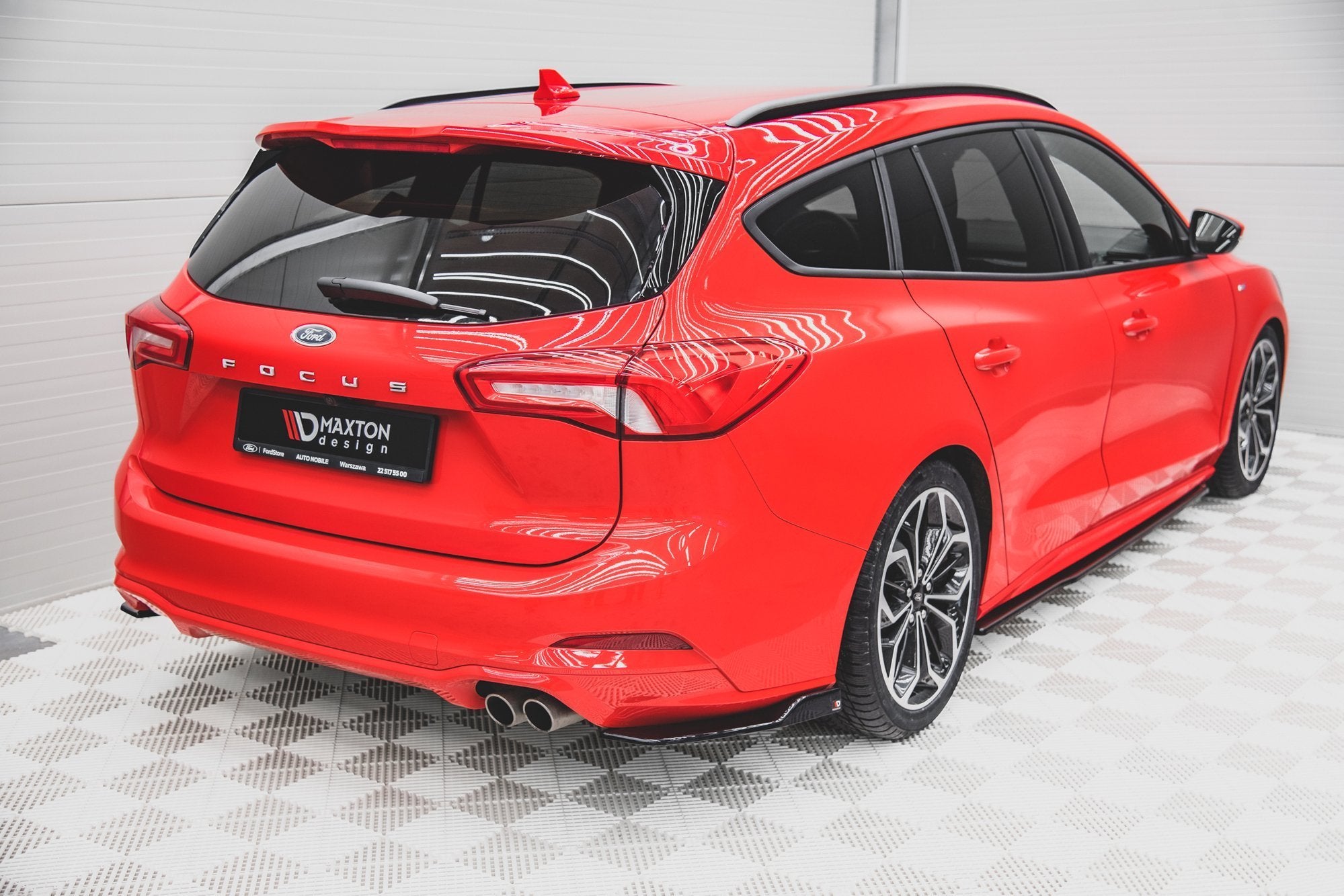 Maxton Design Heck Ansatz Flaps Diffusor V.2 passend für Ford Focus ST-Line Kombi Mk4 schwarz Hochglanz