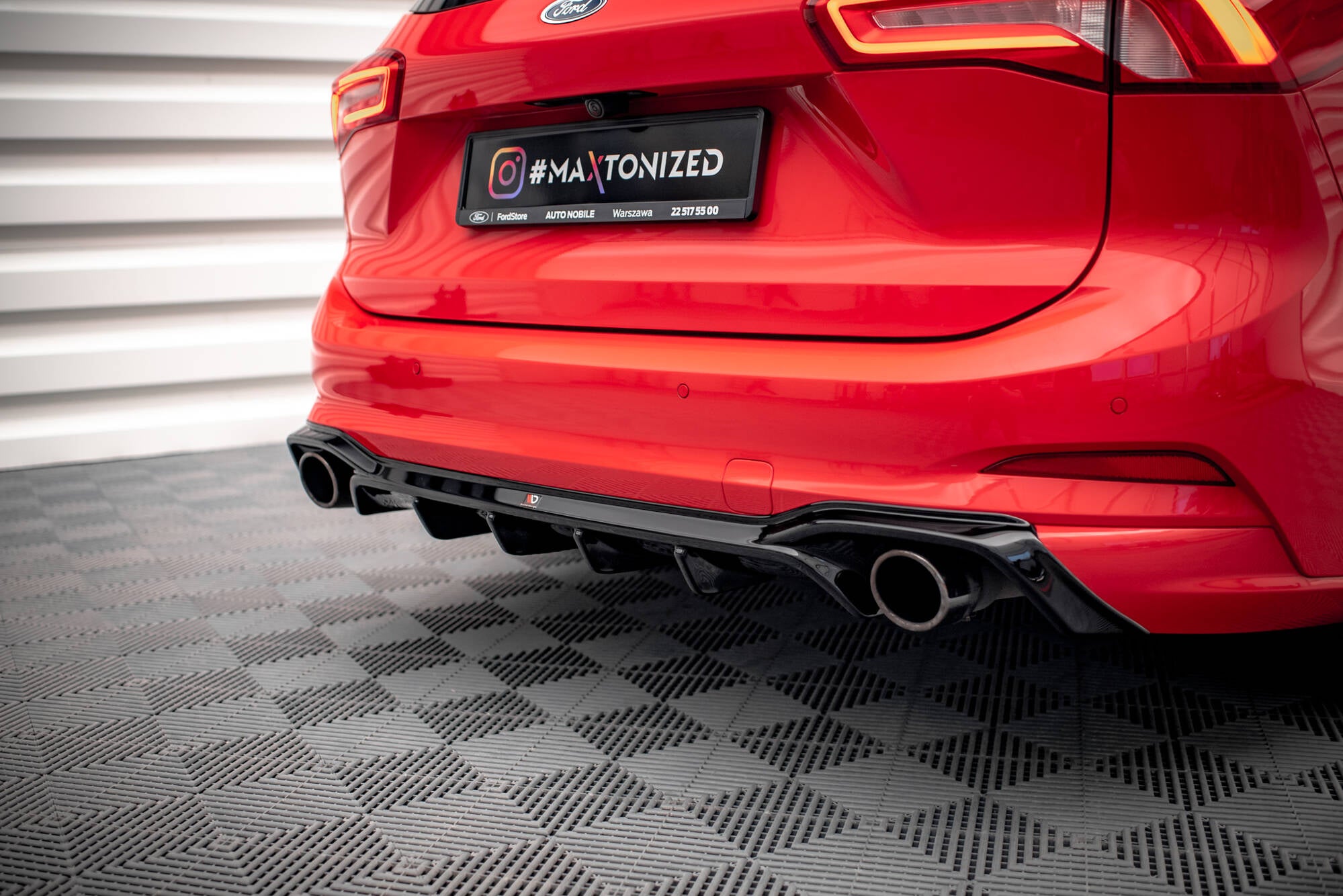 Maxton Design Diffusor Heck Ansatz V.2 passend für Ford Focus Kombi ST Mk4 schwarz Hochglanz