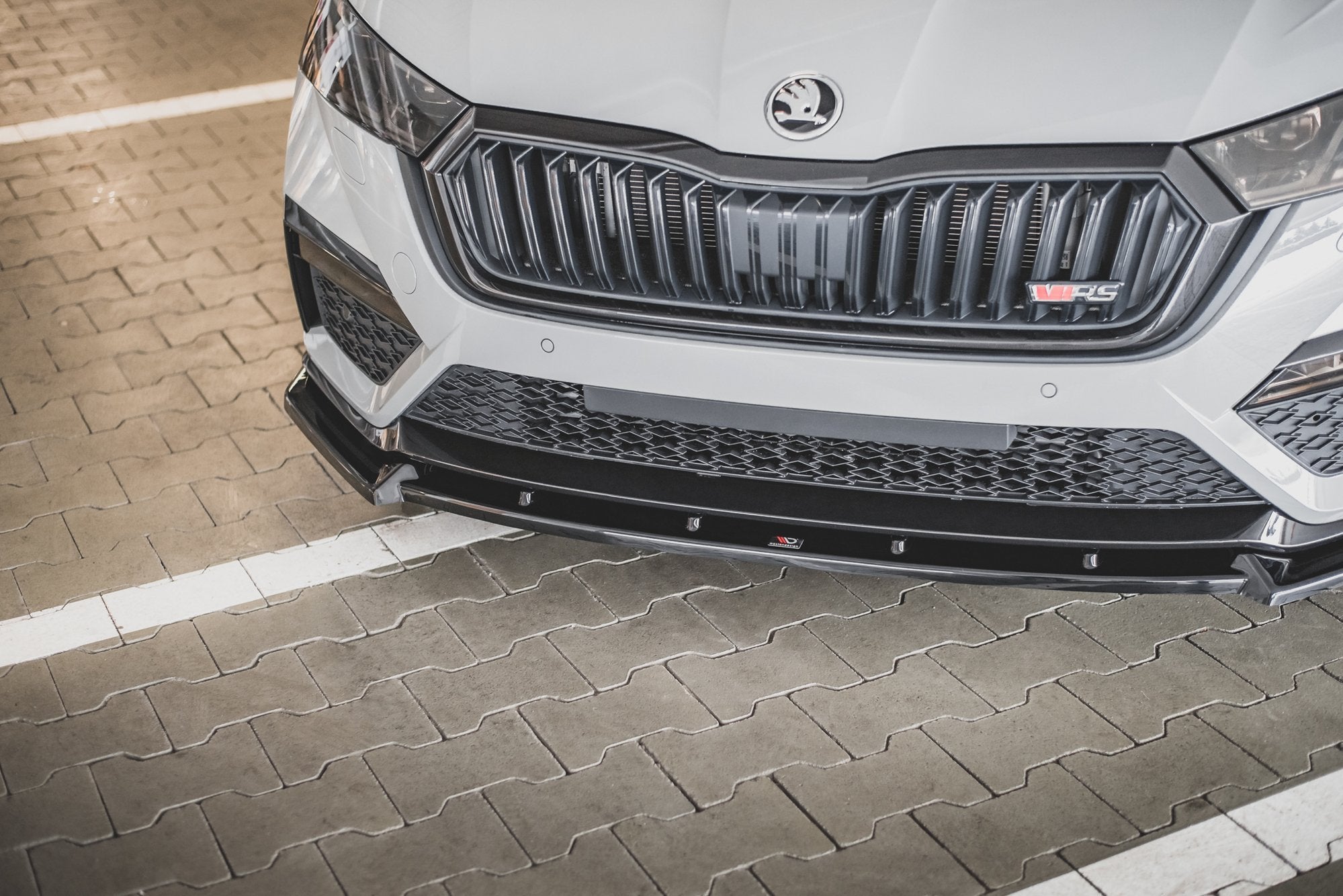 Maxton Design Street+ Spoilerlippe Front Ansatz V.1 passend für Skoda Octavia RS Mk4 schwarz Hochglanz