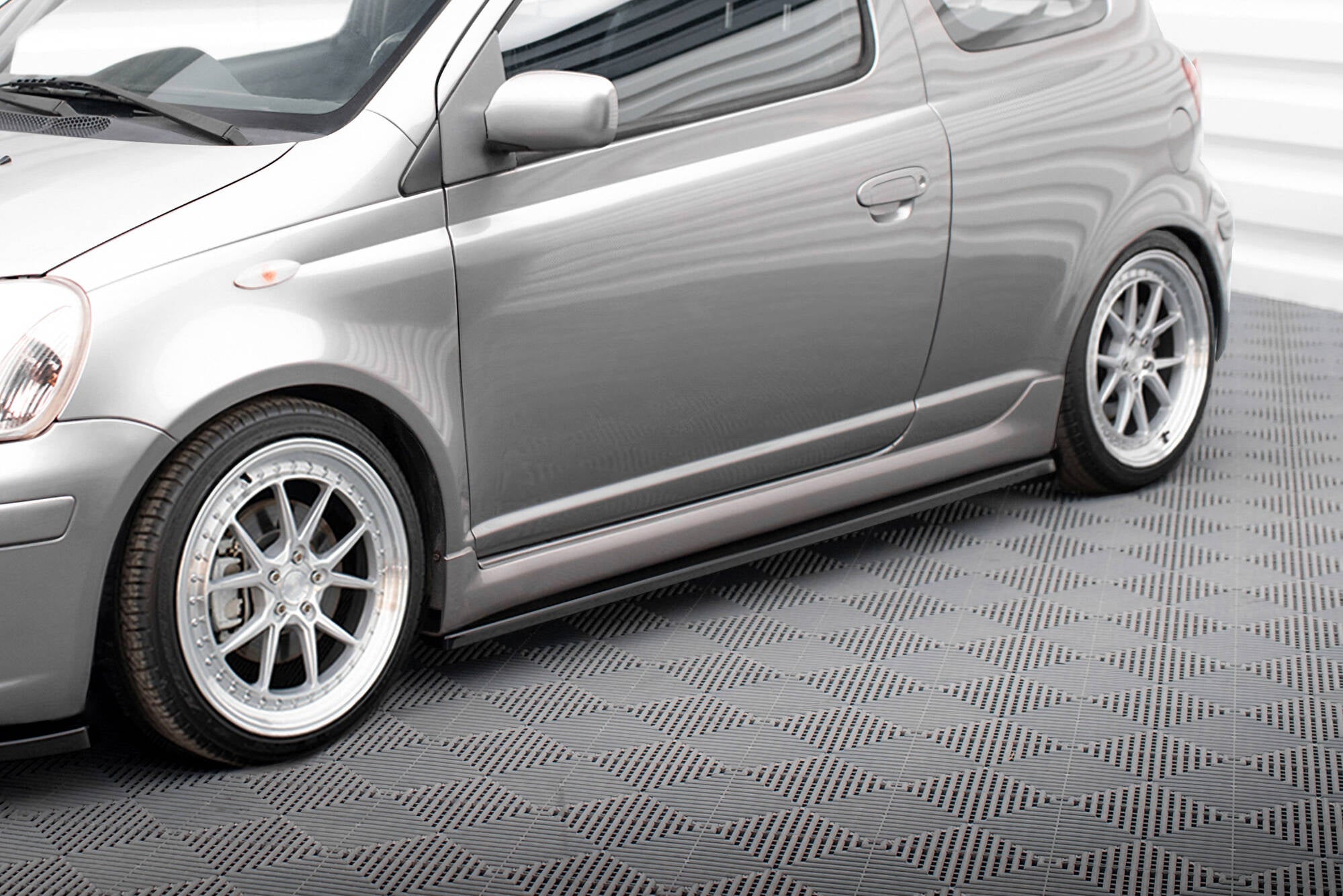 Maxton Design Street+ Seitenschweller Leisten passend für Toyota Yaris T-Sport Mk1 Facelift schwarz Hochglanz