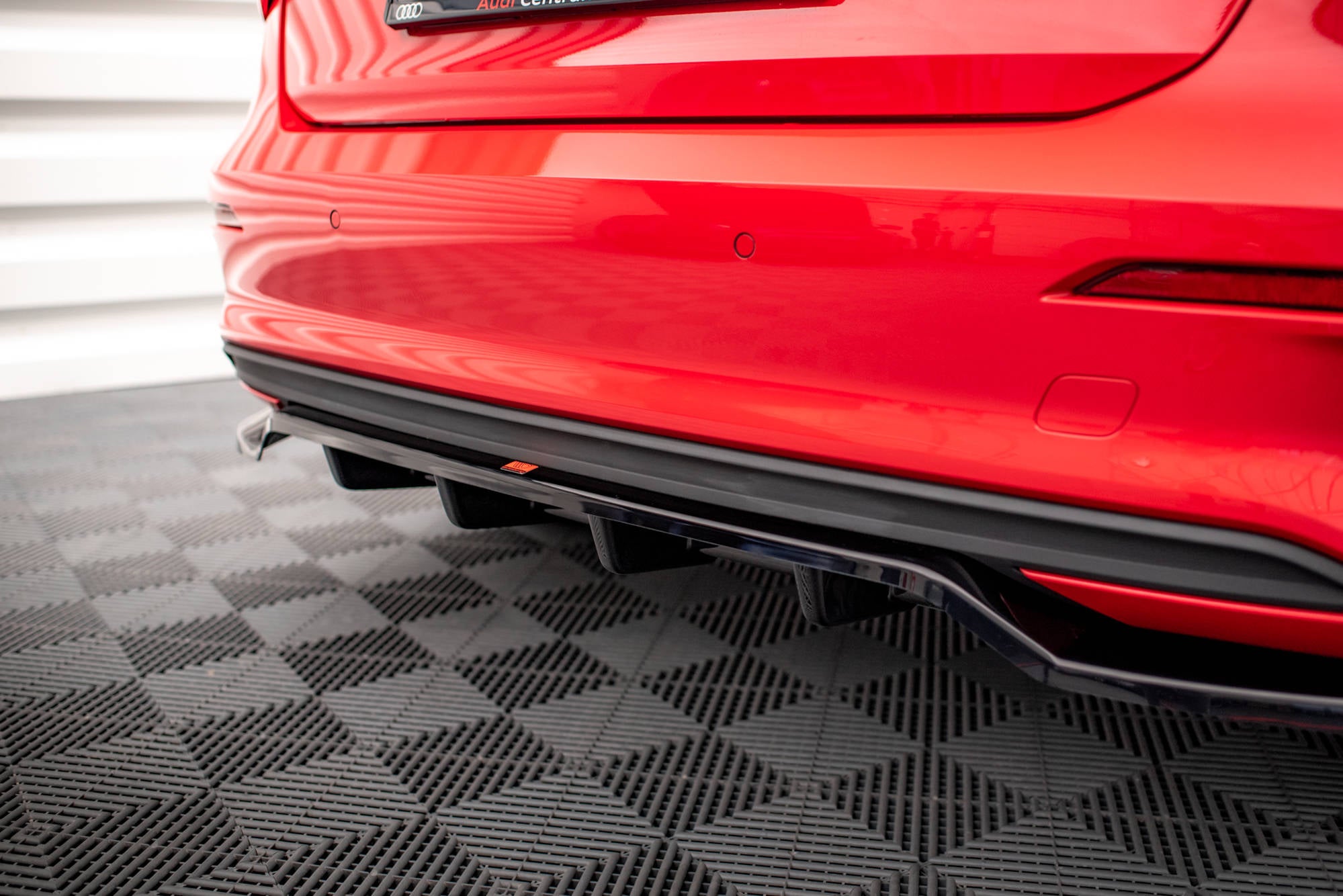 Maxton Design Street+ Mittlerer Diffusor RACE passend für Audi A3 Sportback 8Y schwarz Hochglanz