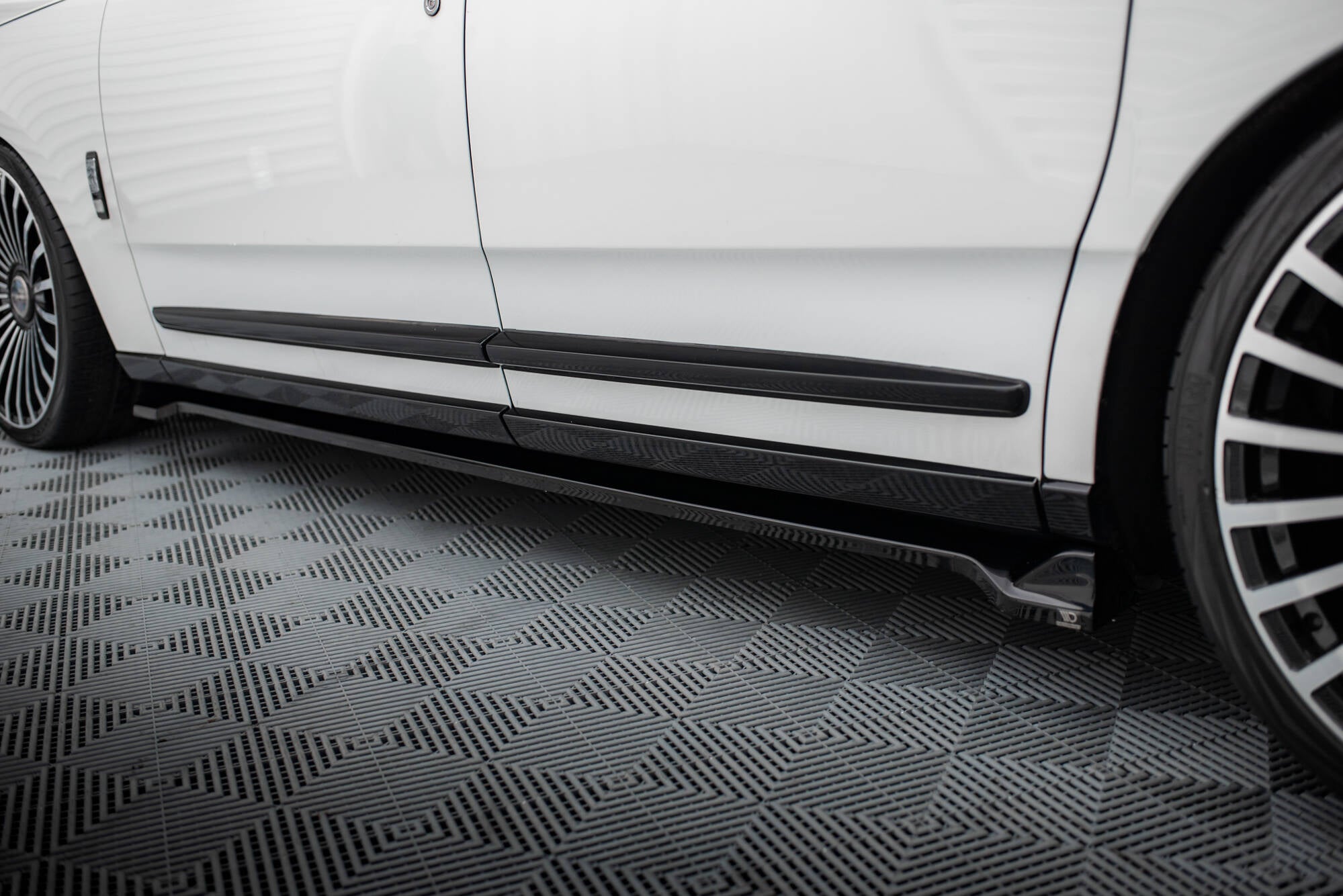 Maxton Design Street+ Seitenschweller Leisten passend für Rolls Royce Cullinan schwarz Hochglanz