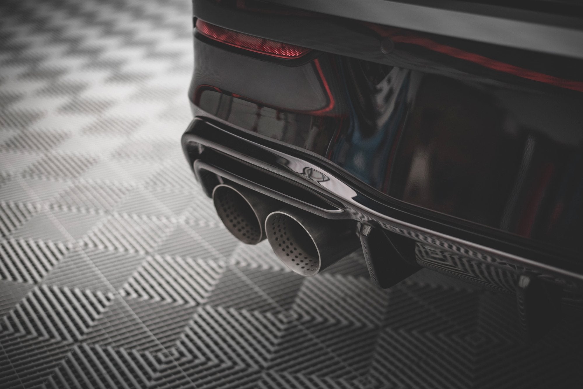 Maxton Design Diffusor Heck Ansatz V.2 passend für VW Golf R Hatchback Mk8 Facelift schwarz Hochglanz