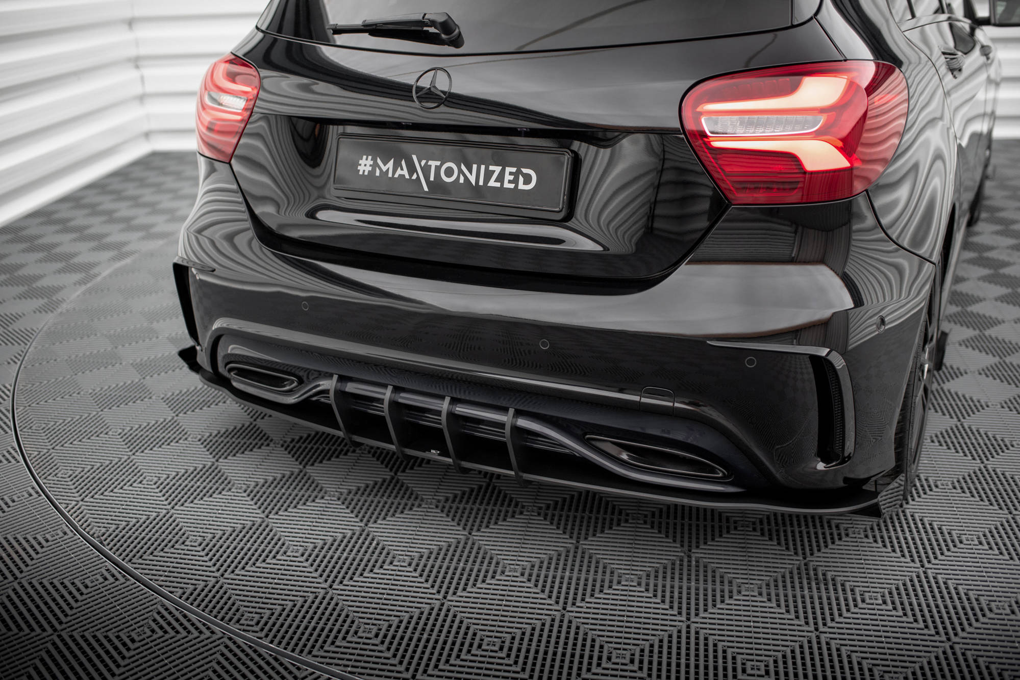 Maxton Design Street Pro Heck Ansatz Flaps Diffusor + Flaps passend für Mercedes-Benz A AMG-Line W176 Facelift schwarz Hochglanz