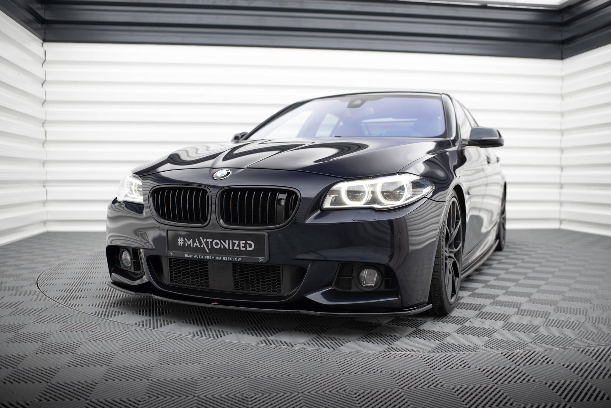 Maxton Design Street+ Spoilerlippe Front Ansatz V.2 passend für BMW 5er M-Paket F10/F11 schwarz Hochglanz