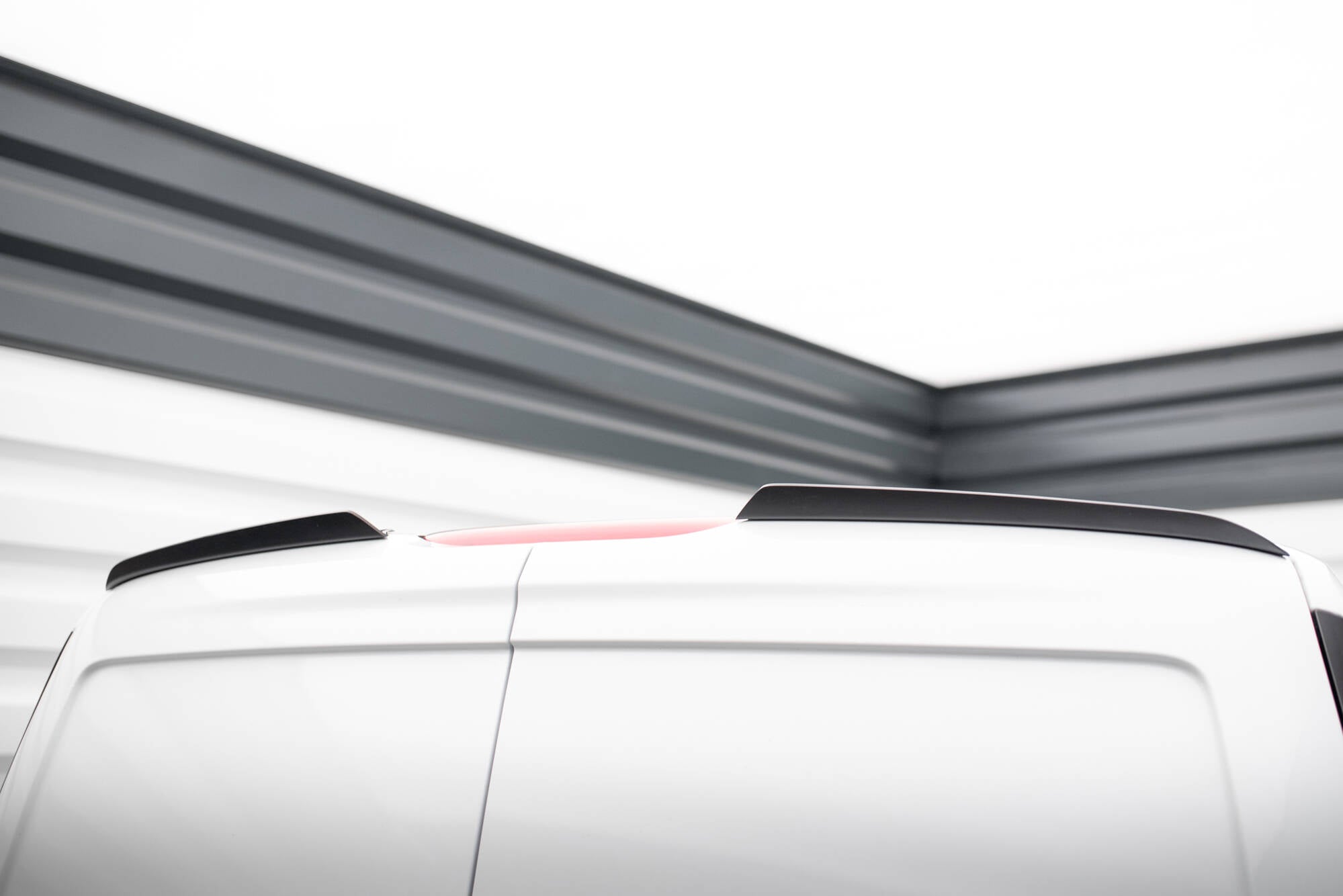 Maxton Design Spoiler CAP passend für Ford Transit Connect Mk2 Facelift schwarz Hochglanz
