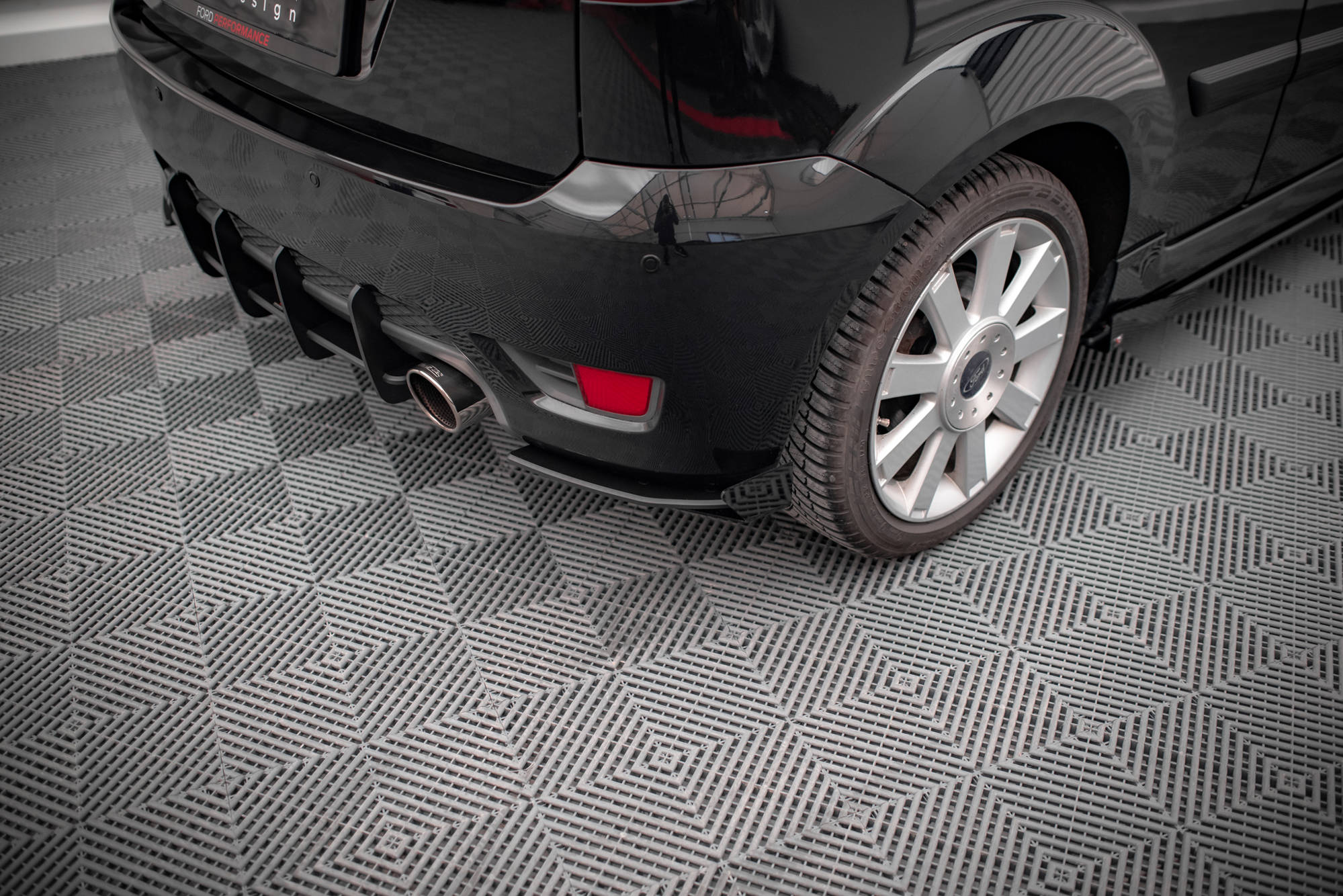 Maxton Design Street Pro Heck Ansatz Flaps Diffusor + Flaps passend für Ford Fiesta ST Mk6 schwarz Hochglanz