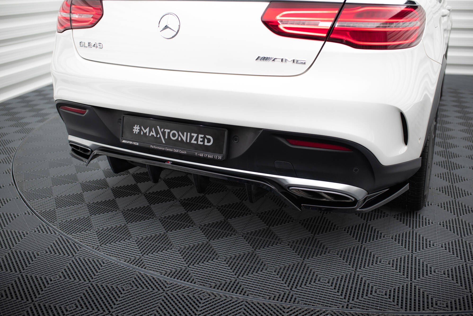 Maxton Design Street+ Mittlerer Diffusor RACE passend für Mercedes-AMG GLE 43 Coupe C292 schwarz Hochglanz