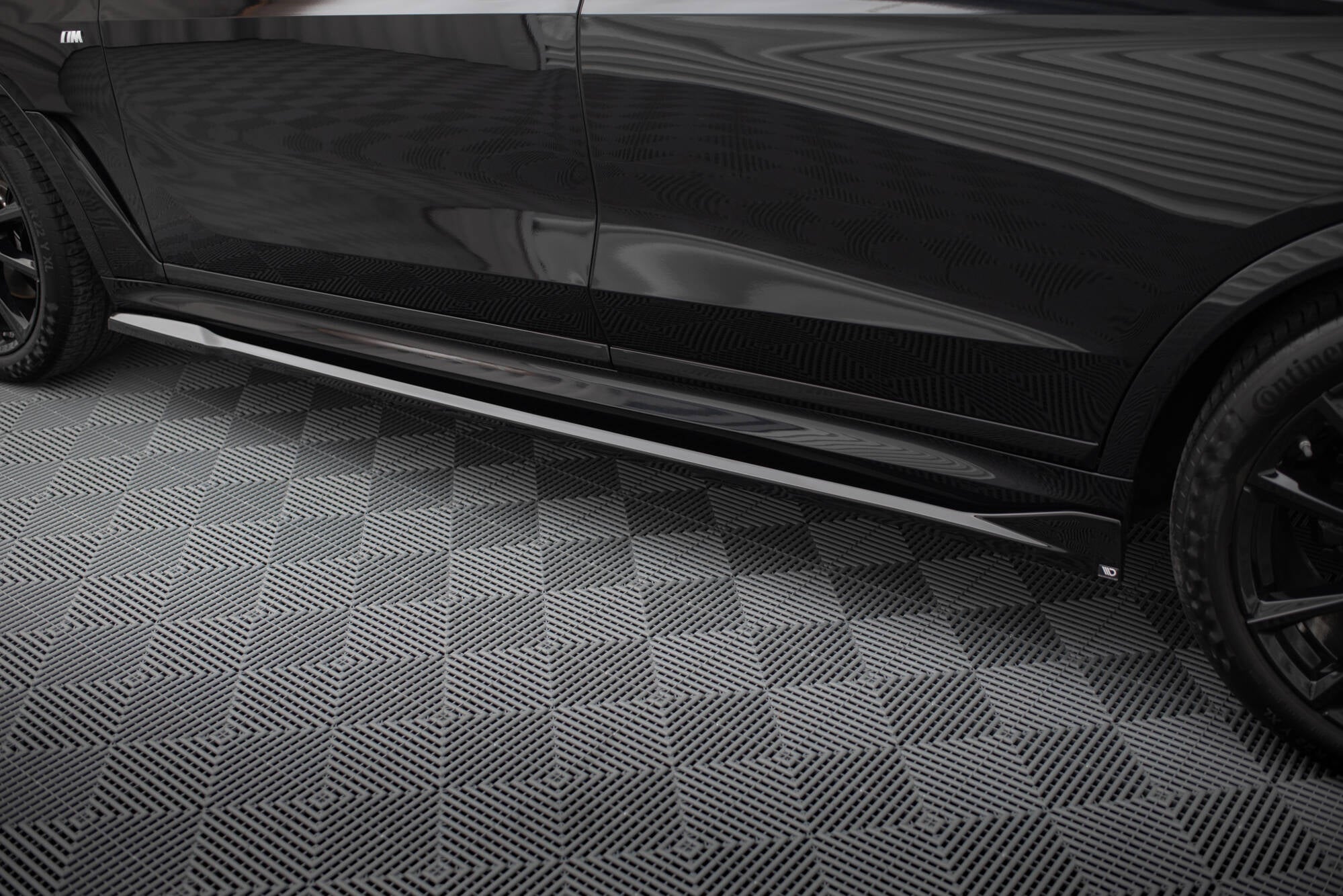 Maxton Design Street+ Seitenschweller Leisten passend für BMW X7 M-Paket G07 Facelift schwarz Hochglanz