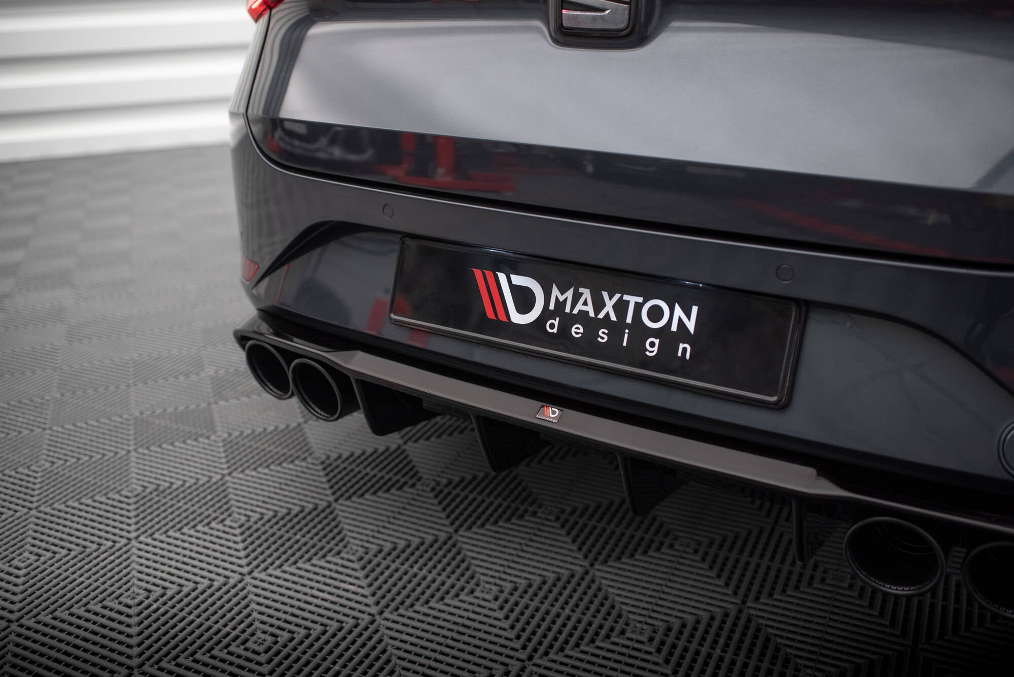 Maxton Design Diffusor Heck Ansatz + Endrohre für Seat Leon ST FR Mk4