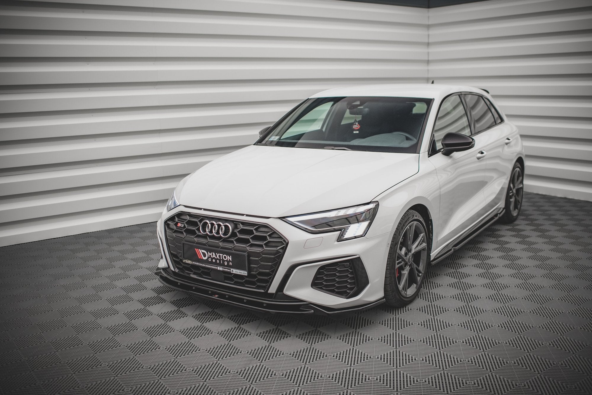 Maxton Design Street+ Spoilerlippe Front Ansatz V.2 passend für Audi S3 / A3 S-Line 8Y schwarz Hochglanz
