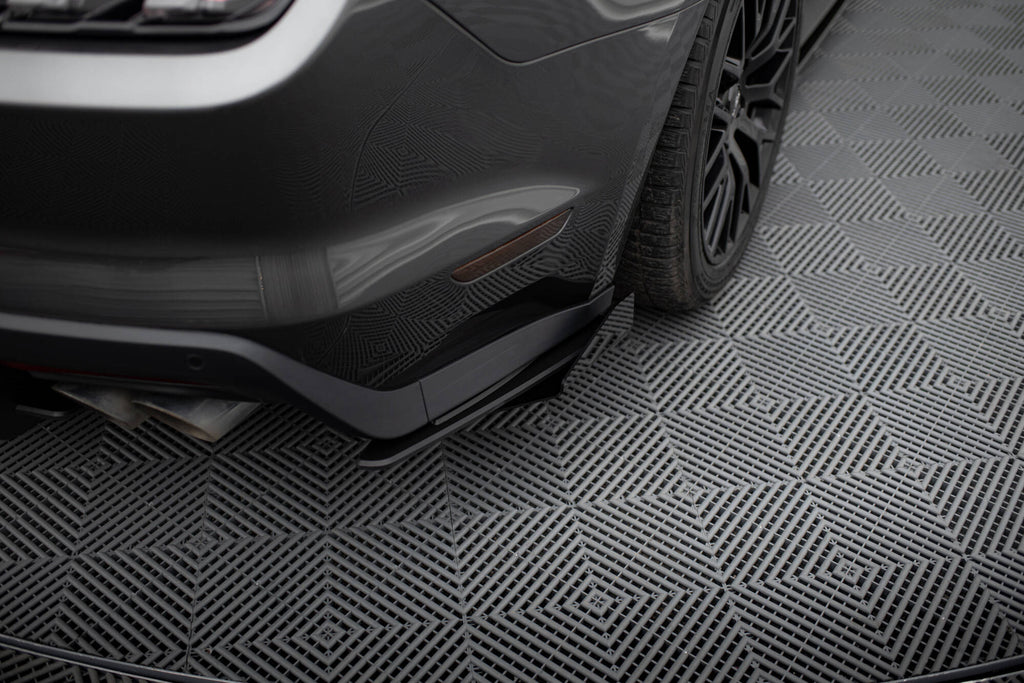 Maxton Design Street Pro Heck Ansatz Flaps Diffusor + Flaps passend für Ford Mustang GT Mk6 schwarz Hochglanz